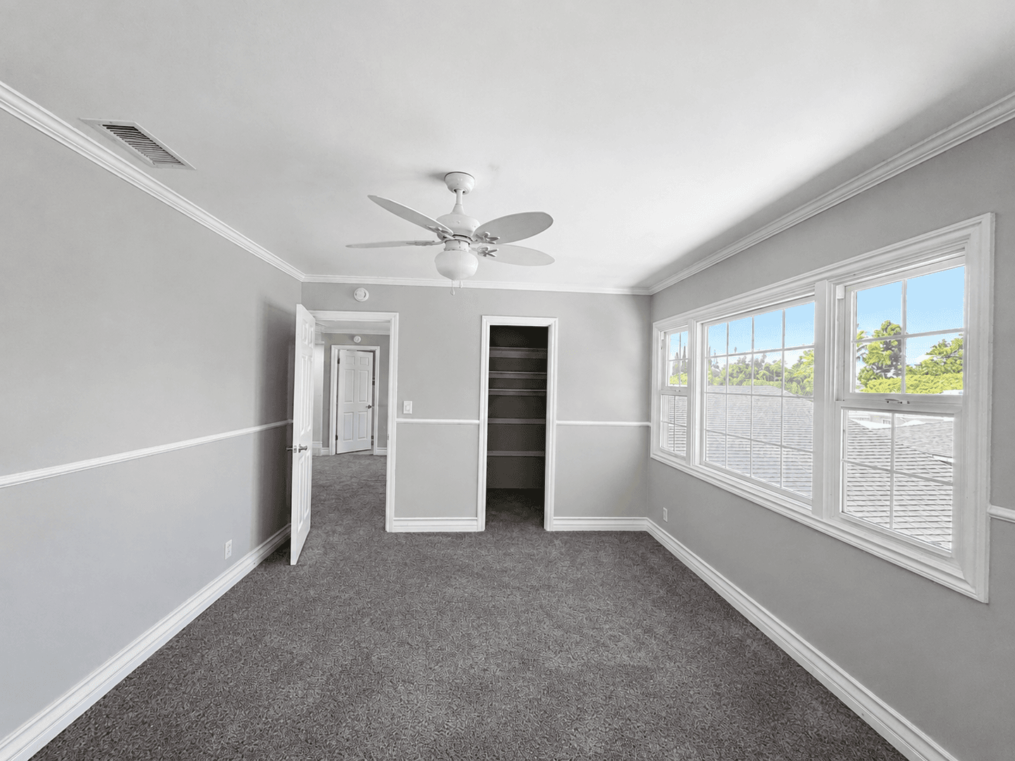 Long Beach House: 869 Kallin Ave