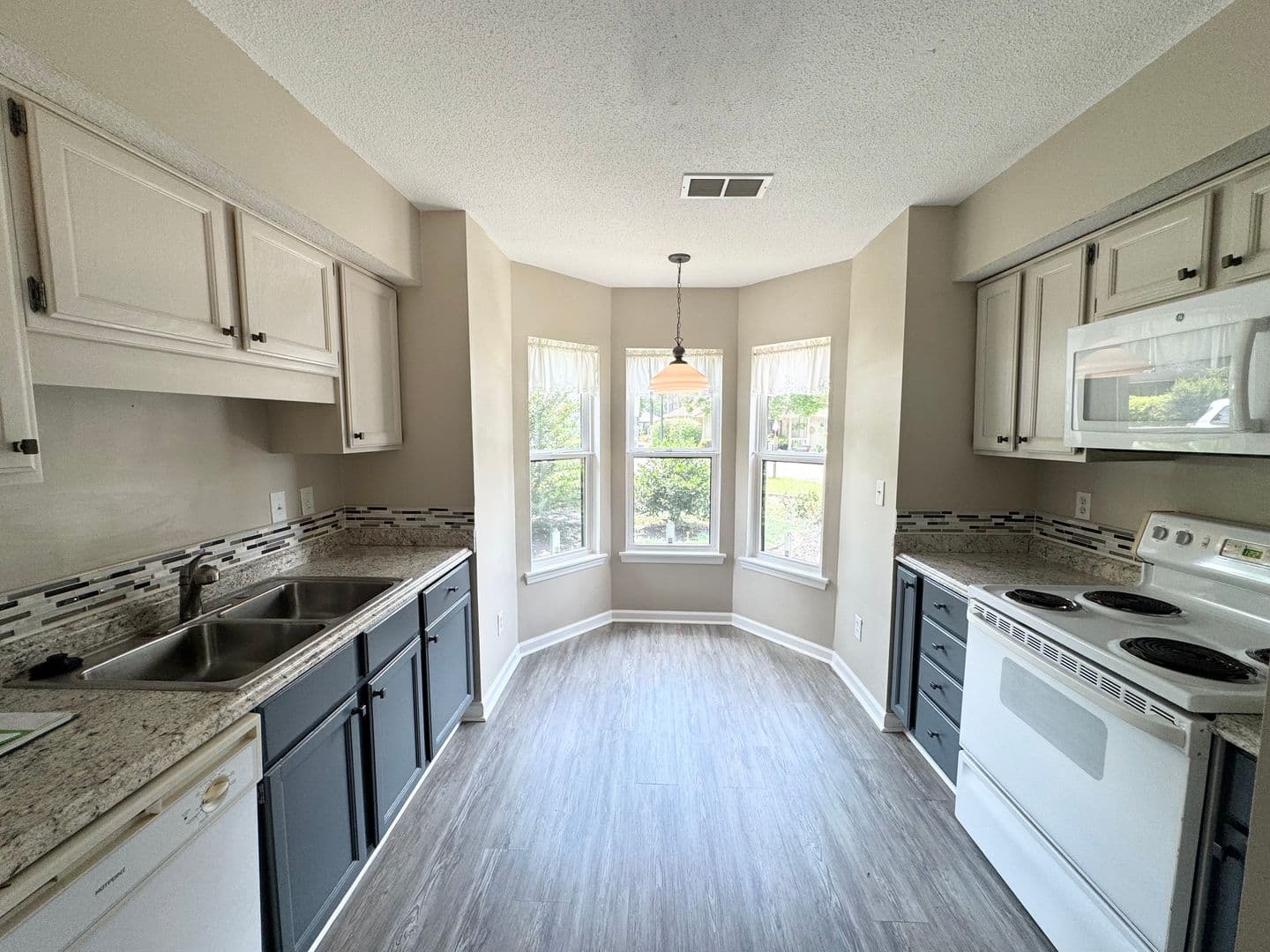 Conway House: 109 Hickory Drive