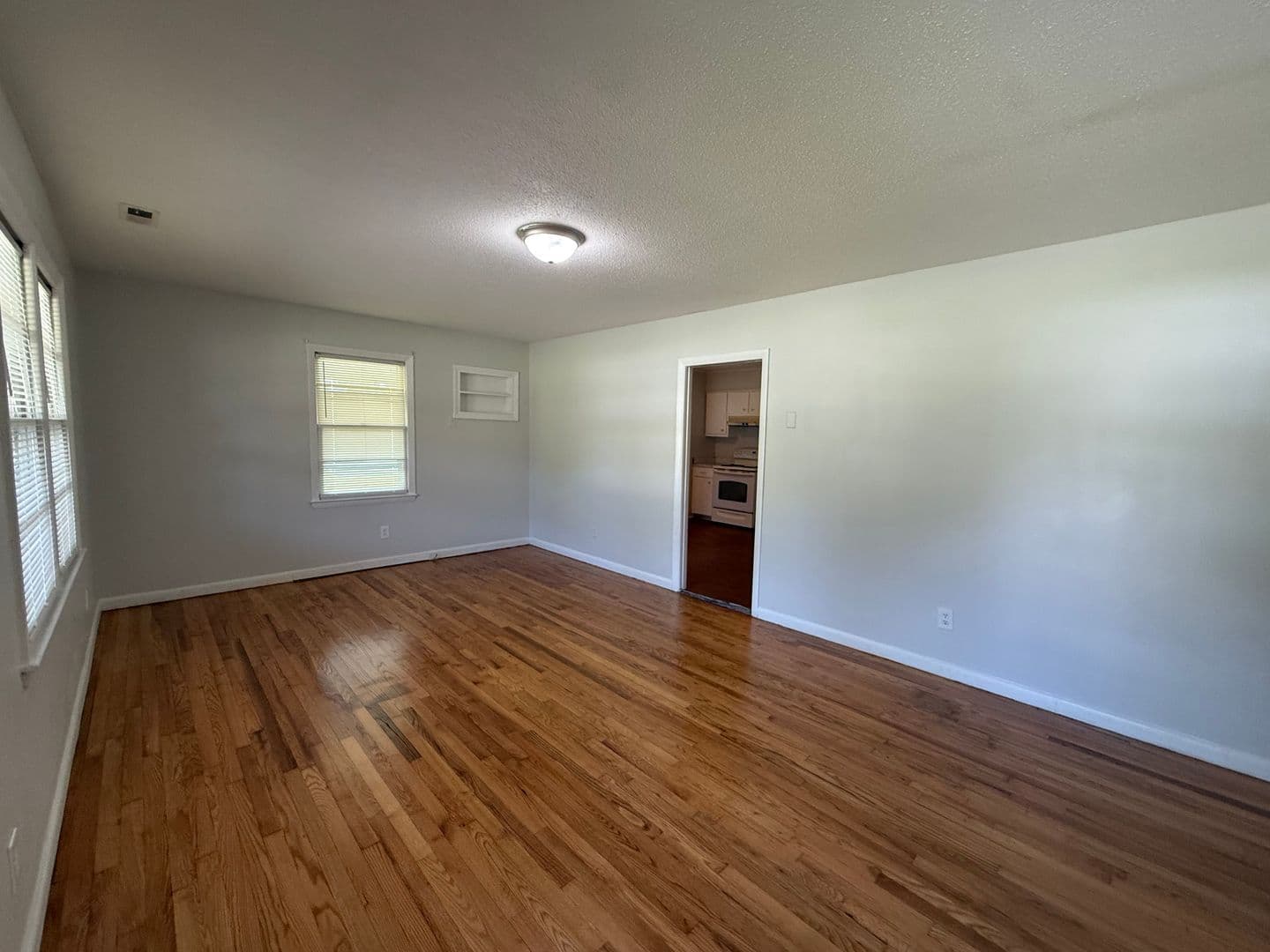 Loris Apartment: Graham Street