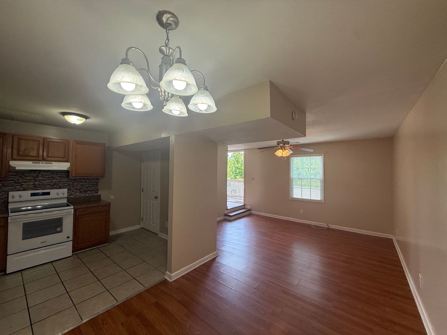Loris Apartment: Holly Street