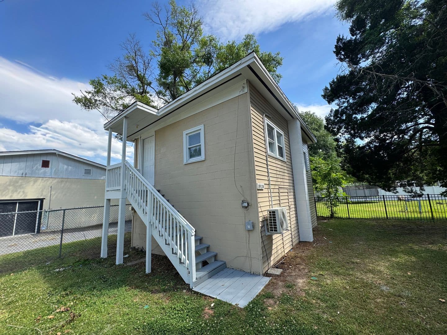 Conway Apartment: Fulmer St