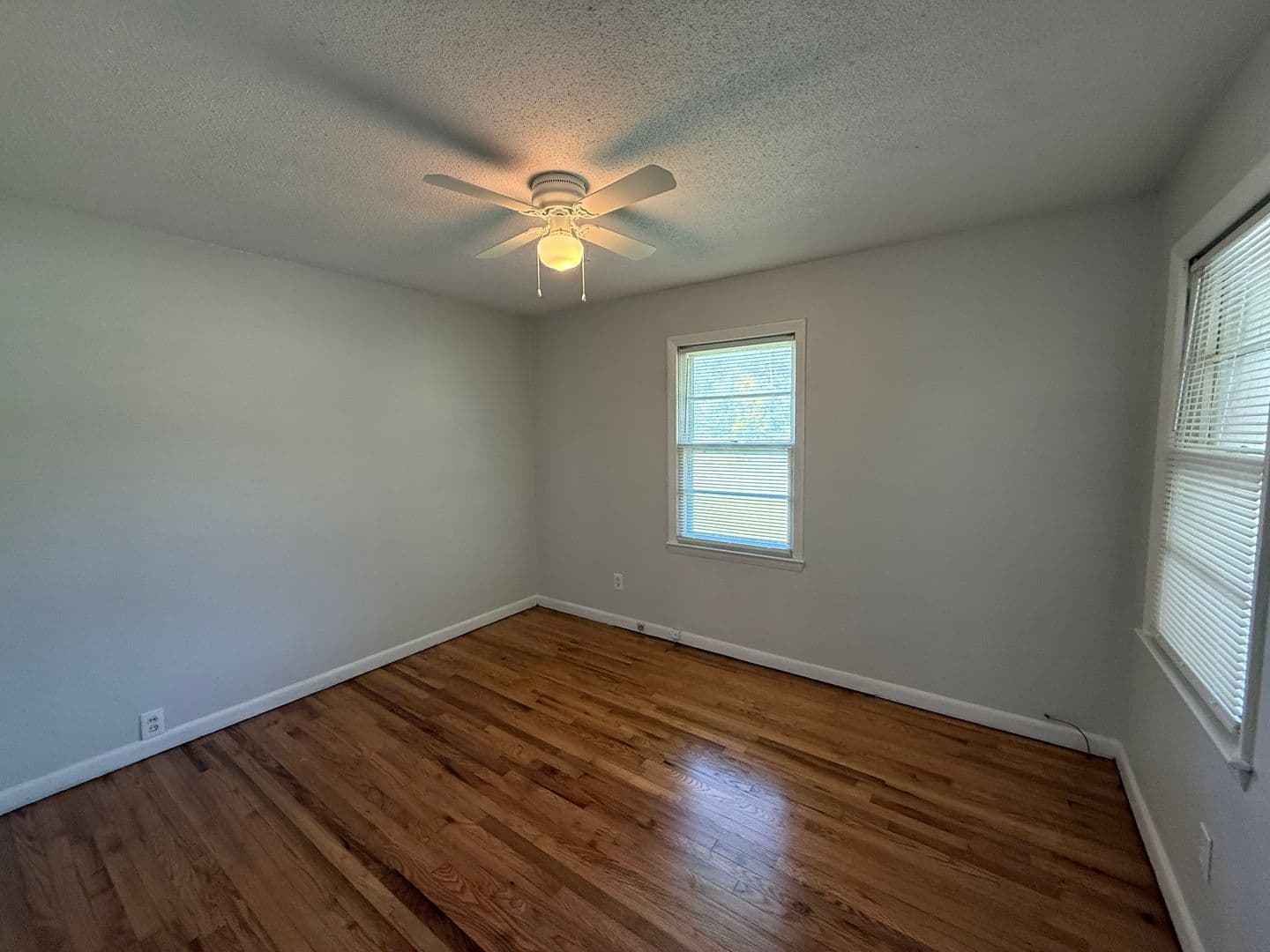 Loris Apartment: Graham Street