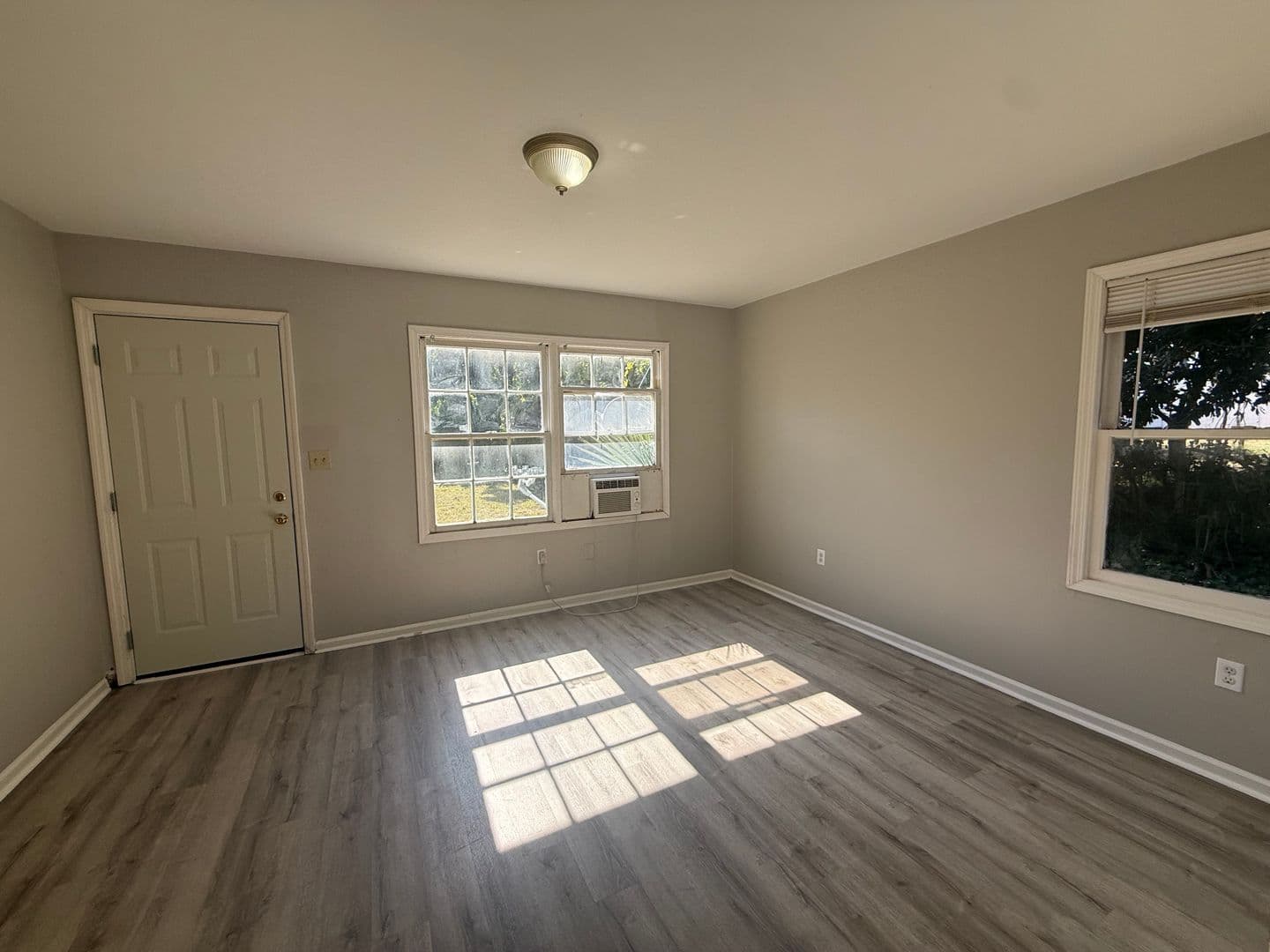 Myrtle Beach Apartment: 405 19th Ave. N.