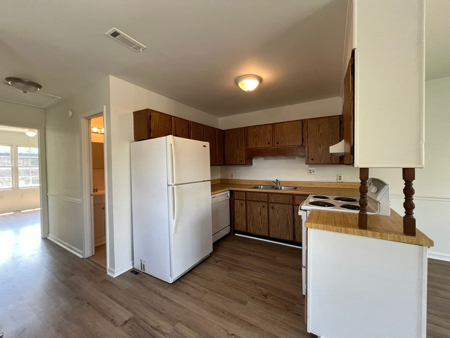 Myrtle Beach Apartment: 405 19th Ave. N.