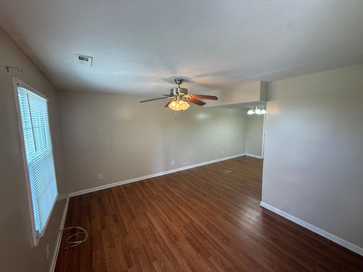 Loris Apartment: Holly Street