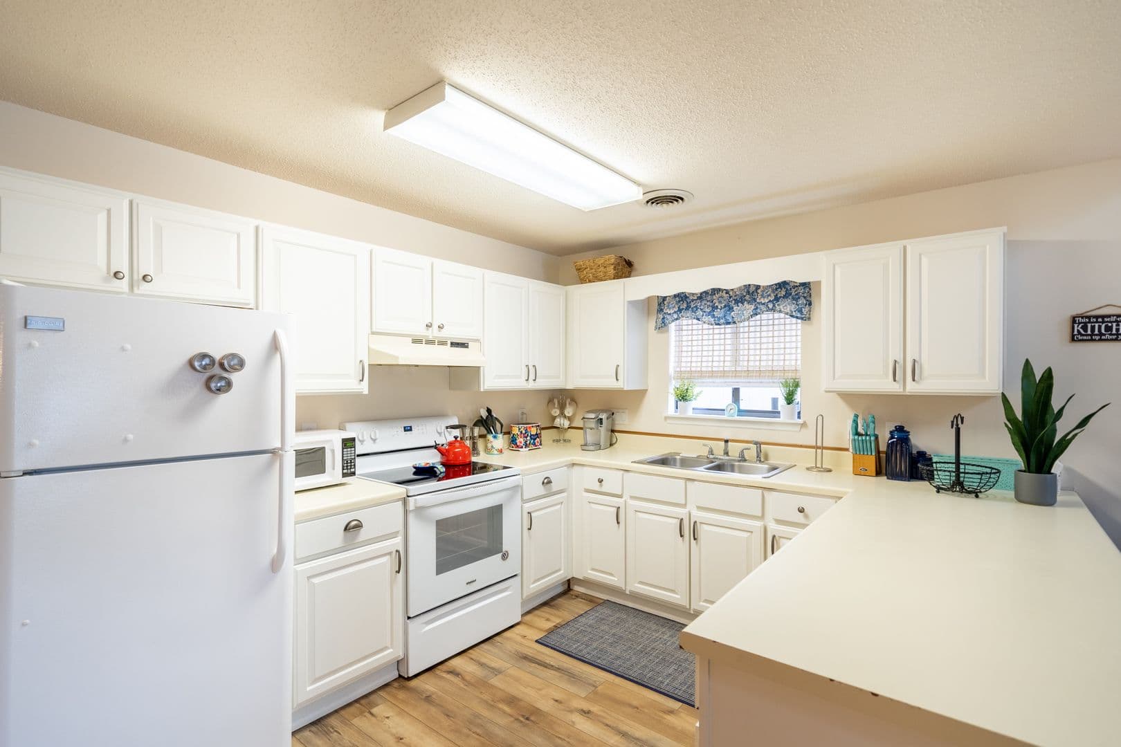 Surfside Condo: 1860 Auburn Lane