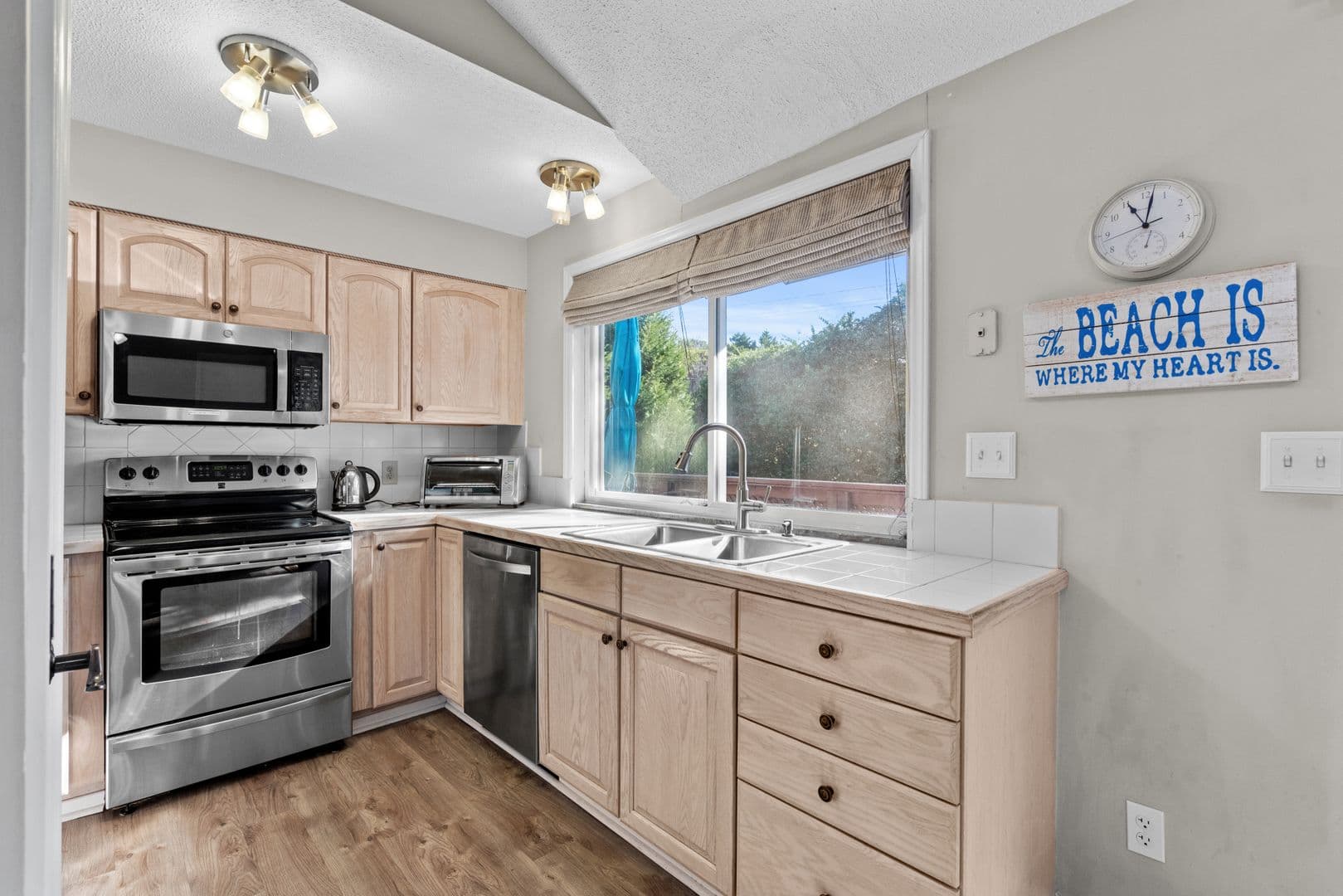 Surfside Beach House: 505 Plantation Drive
