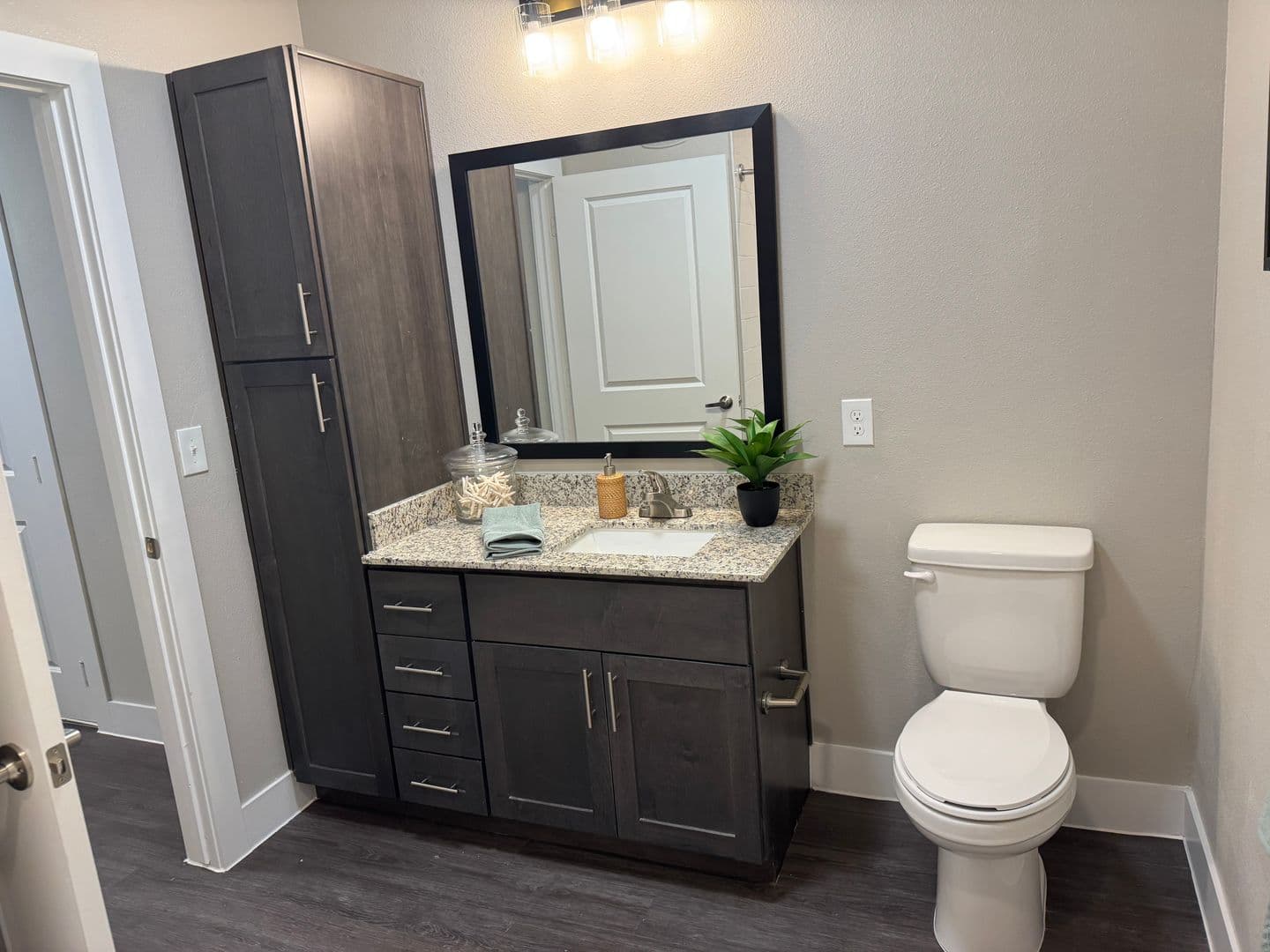 Lockhart Apartment: 2125 Windsor Boulevard