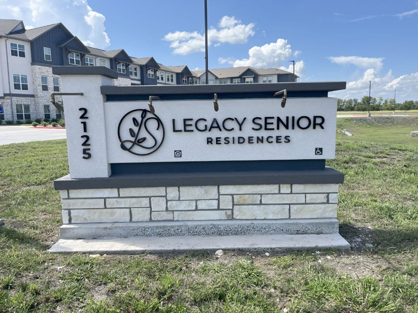 Lockhart Apartment: 2125 Windsor Boulevard