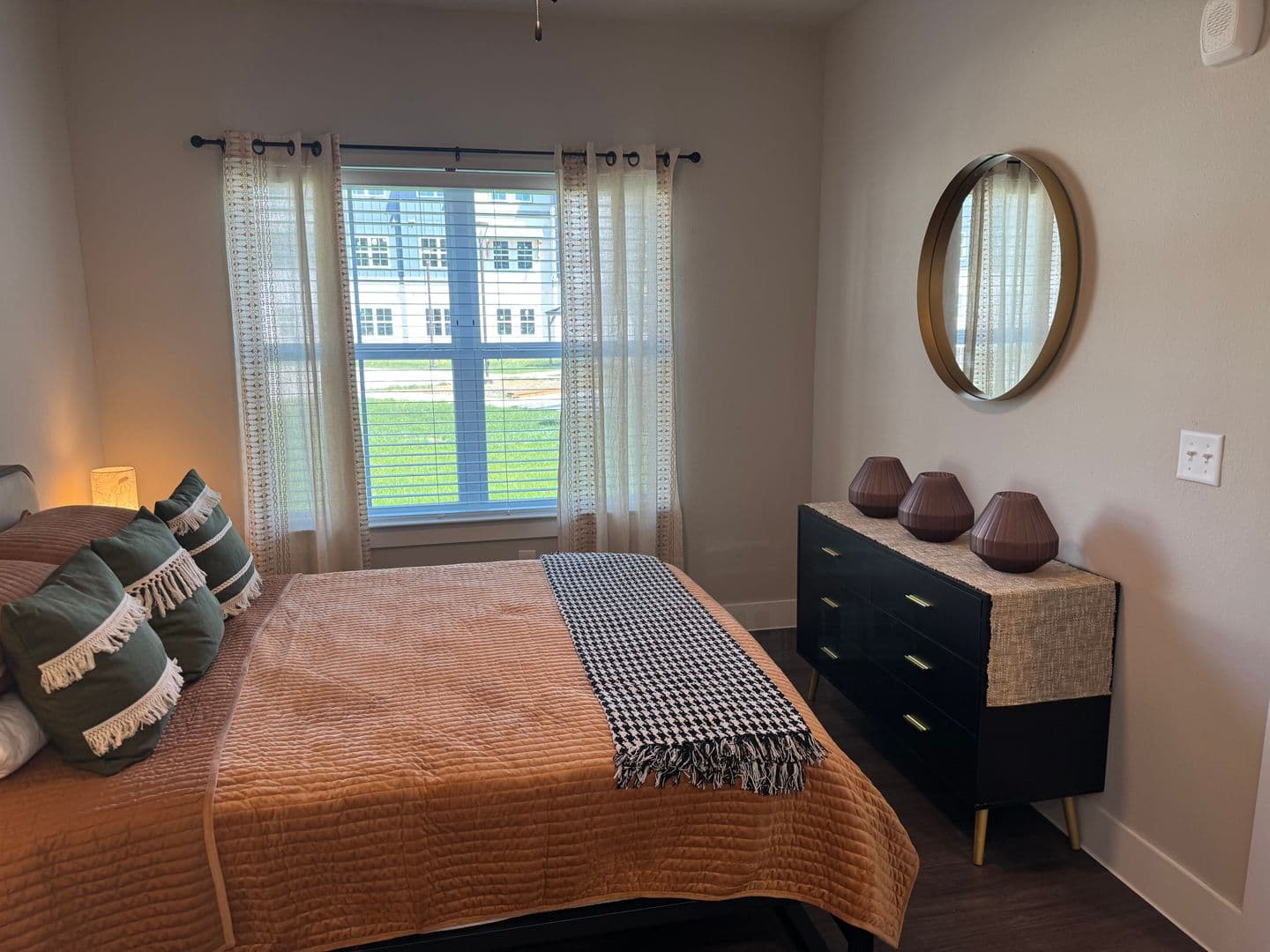Lockhart Apartment: 2125 Windsor Boulevard