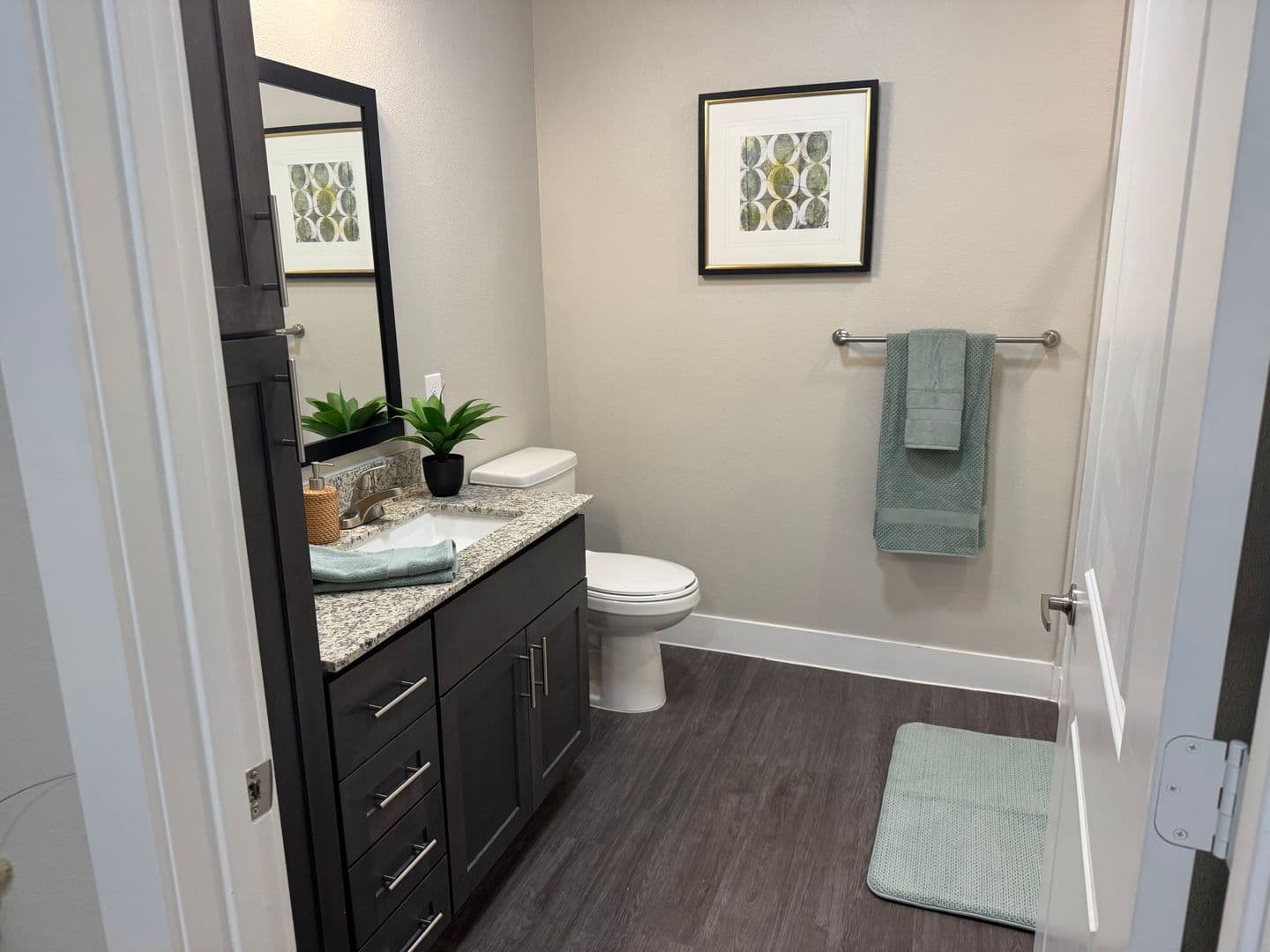 Lockhart Apartment: 2125 Windsor Boulevard