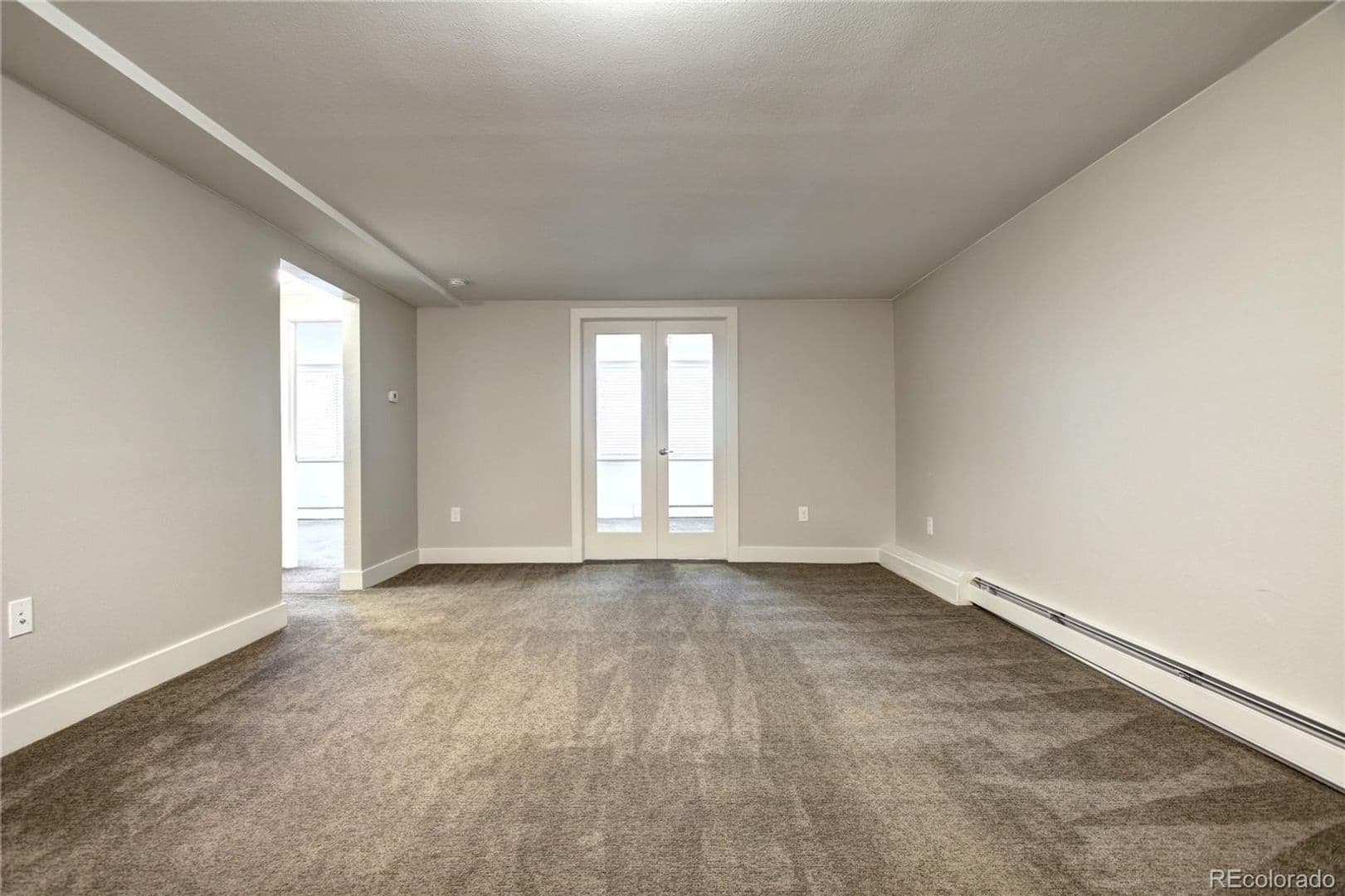 Edgewater Apartment: 2000-2014 Marshall St