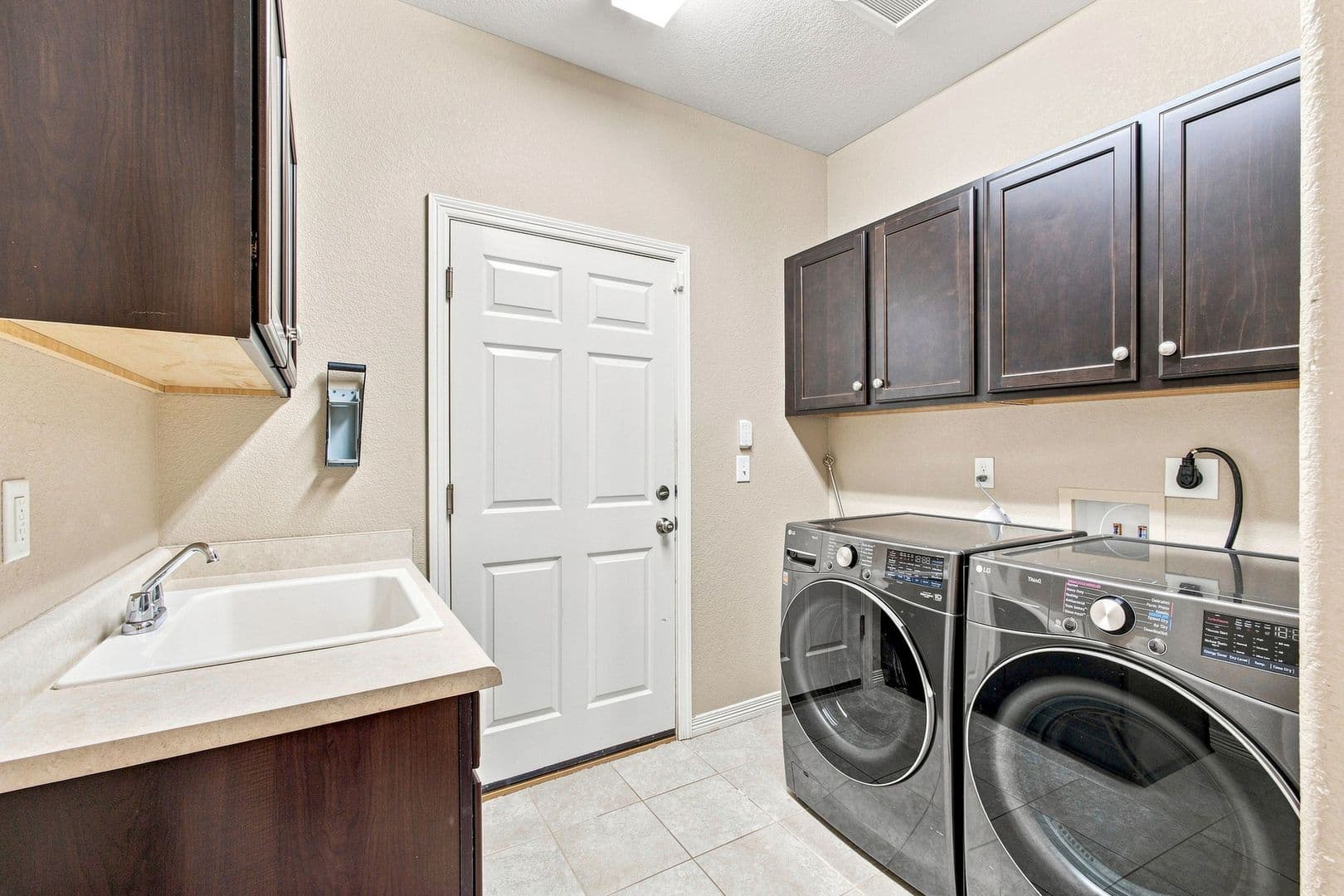 Parker House: 20420 Northern Pine Ave