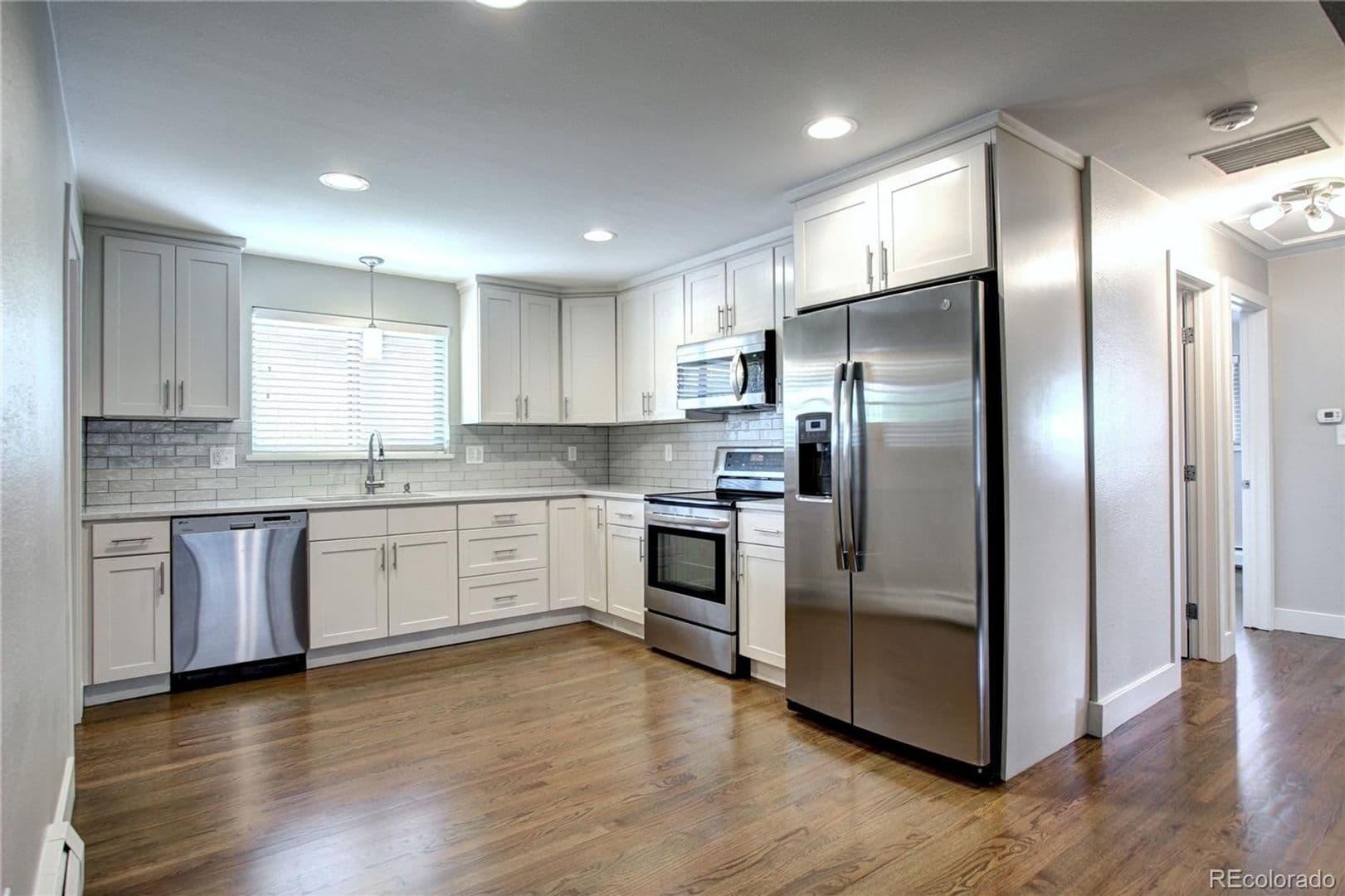 Edgewater Apartment: 2000-2014 Marshall St