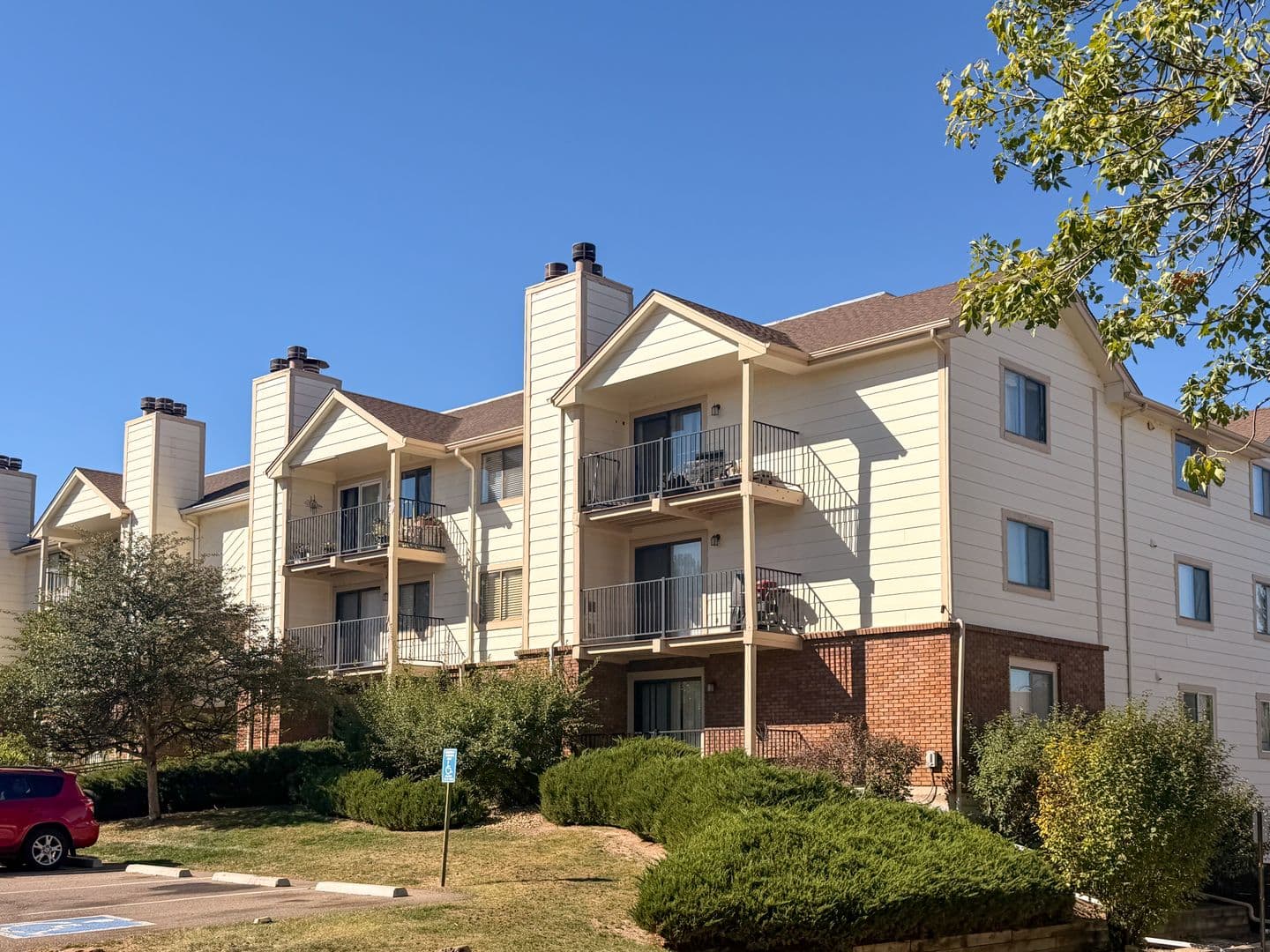 Aurora Condo: 491 S Kalispell Way Unit #305