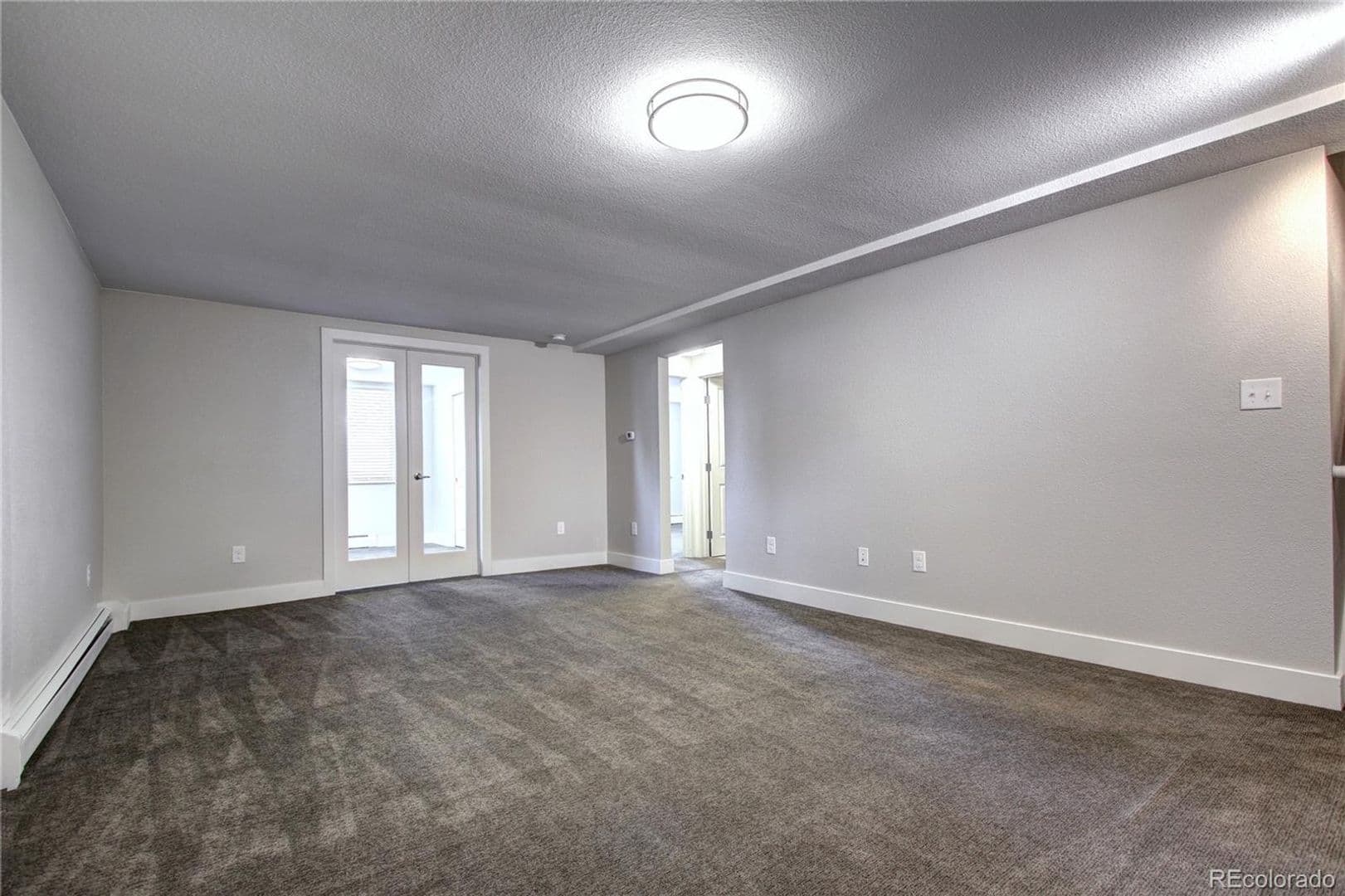 Edgewater Apartment: 2000-2014 Marshall St