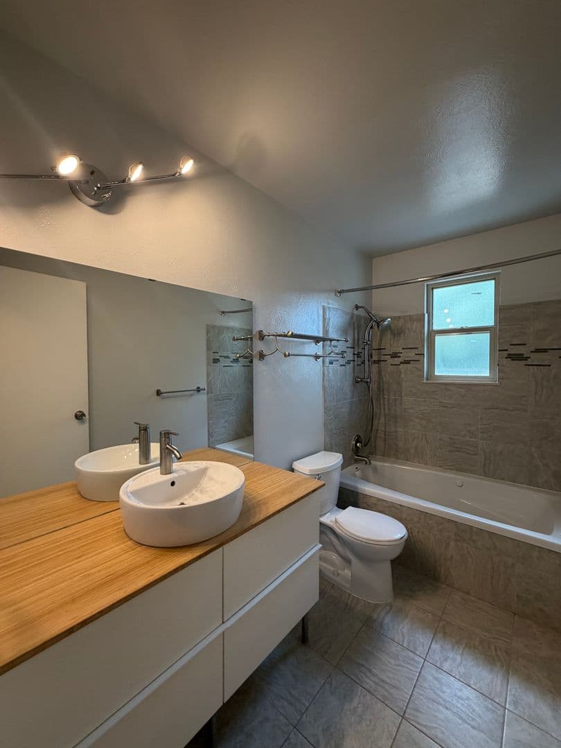 Aurora House: 16596 E Stanford Pl