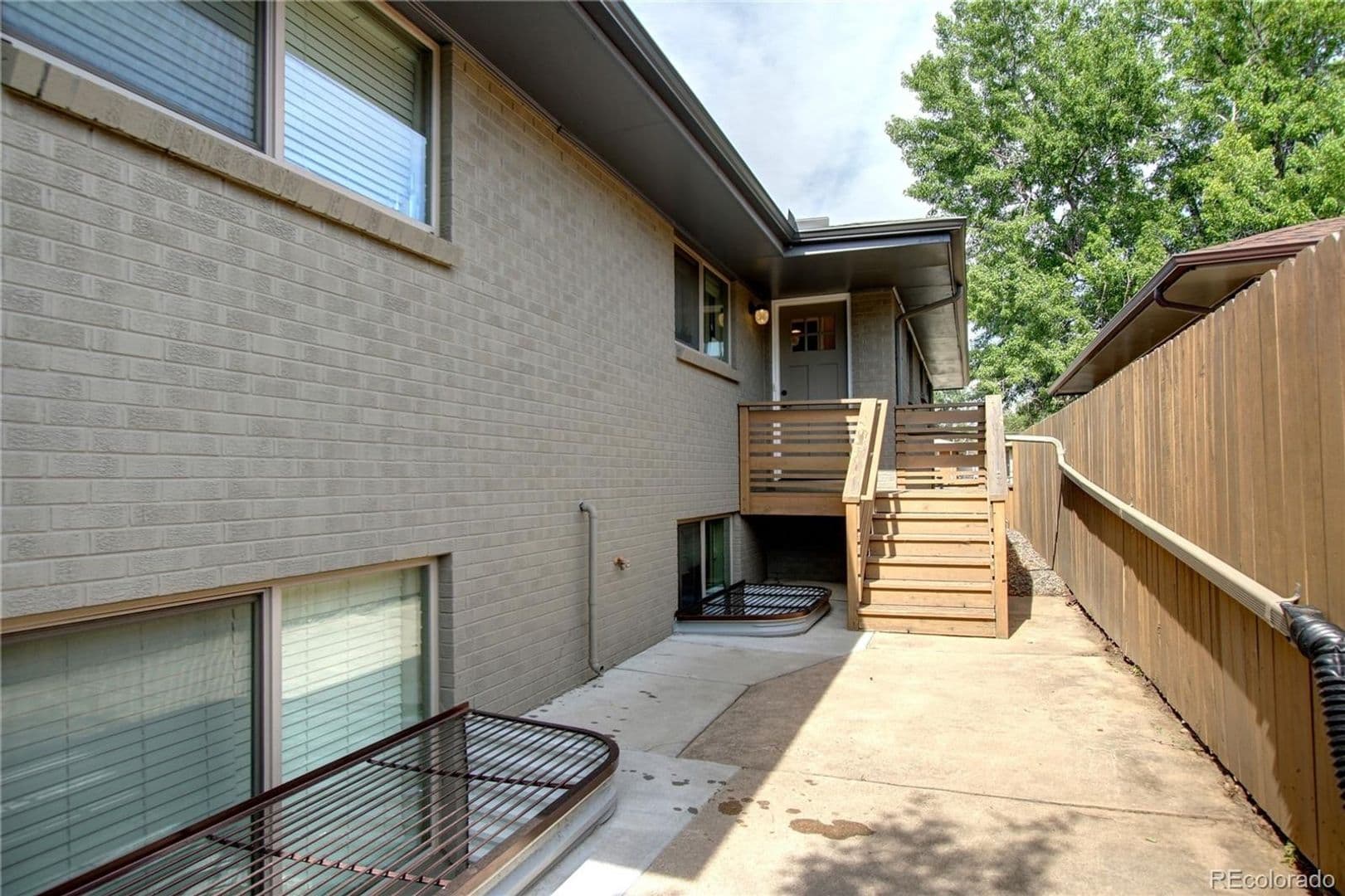 Edgewater Apartment: 2000-2014 Marshall St
