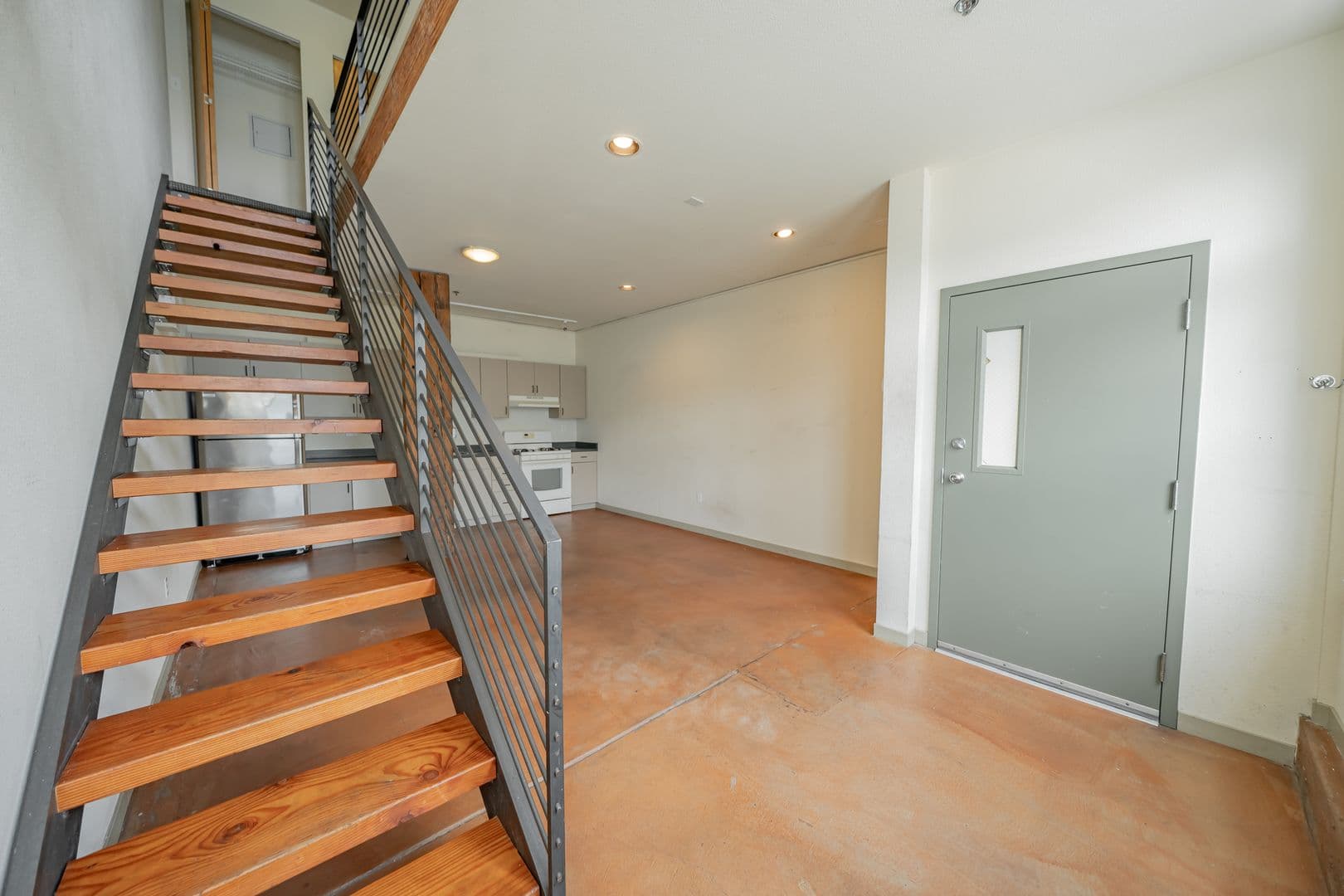 Oakland Apartment: 400 Derby Avenue