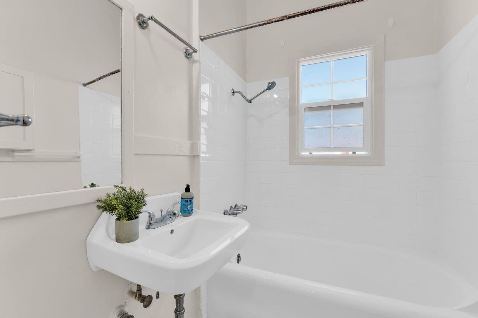 Berkeley Apartment: 2091 California Street