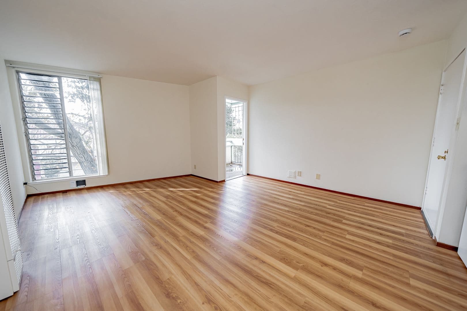 Oakland Apartment: 110 Frisbie Street