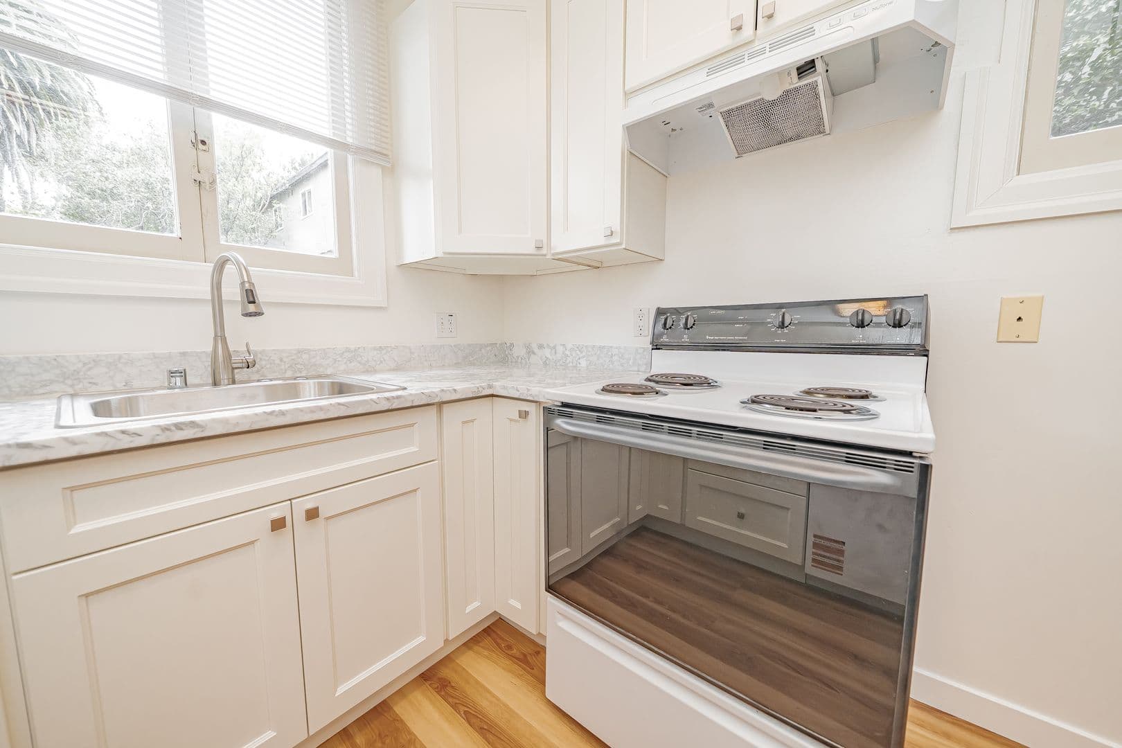 Berkeley Apartment: 2267 Hearst Avenue