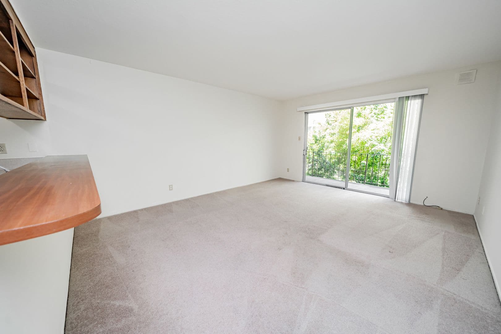 Oakland Apartment: 36 Moss Avenue
