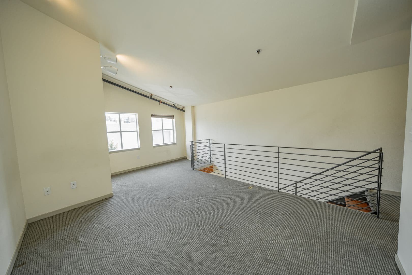 Oakland Apartment: 400 Derby Avenue