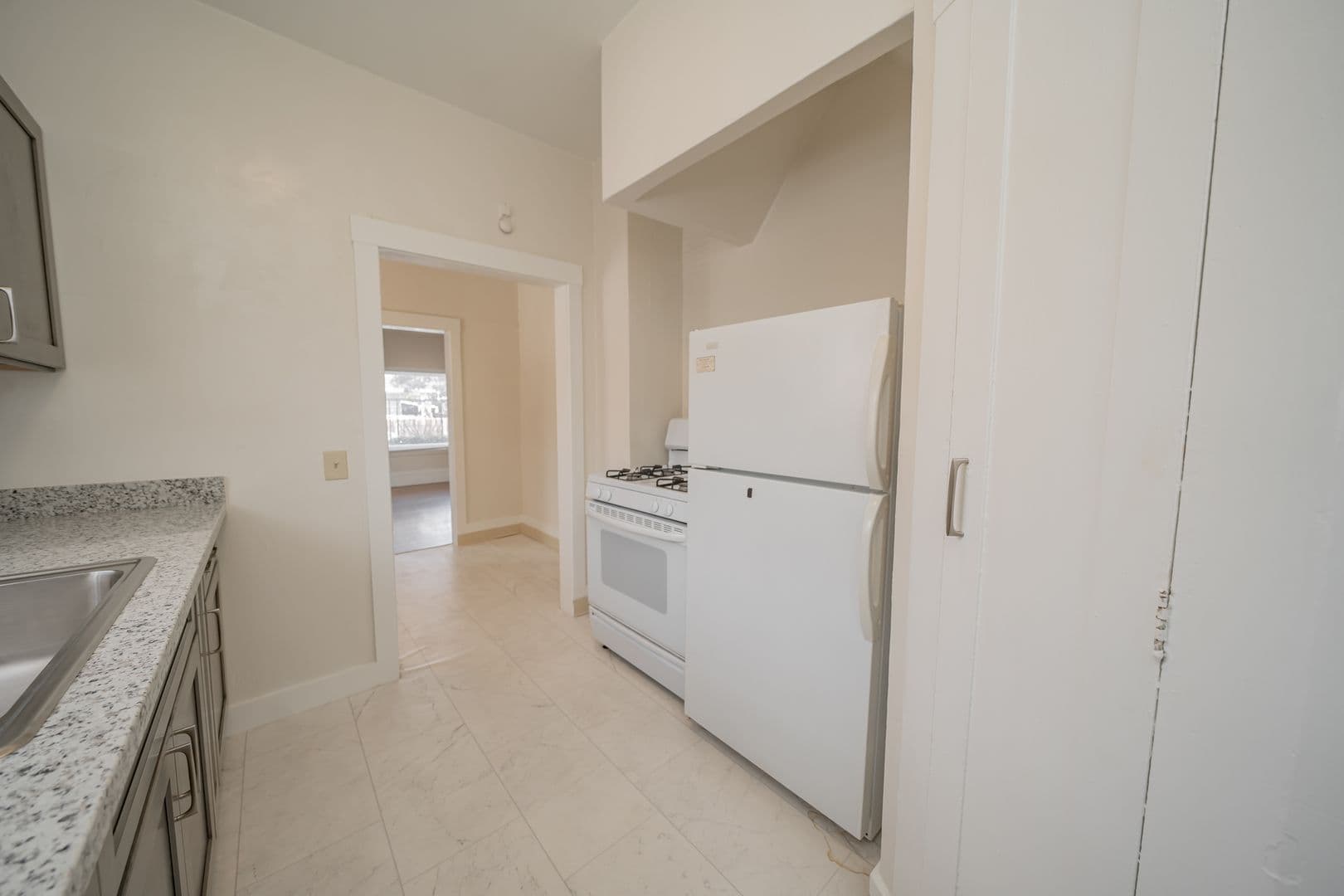 Oakland Apartment: 3115-3121 Davis Street