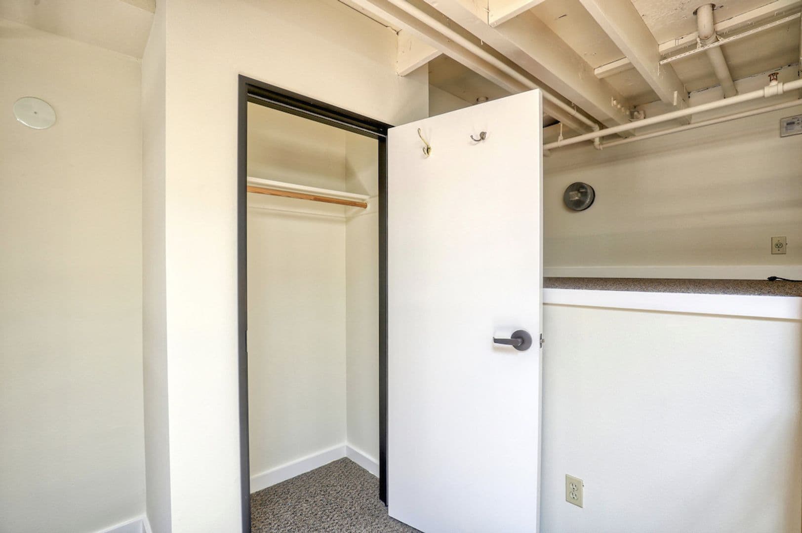 Oakland Apartment: 1000 43rd Street