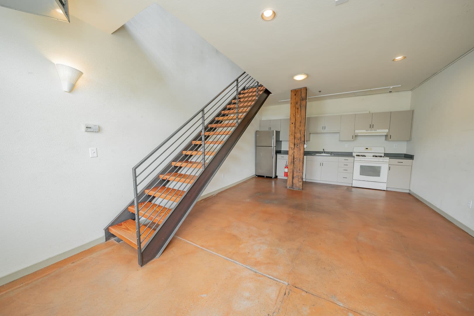 Oakland Apartment: 400 Derby Avenue