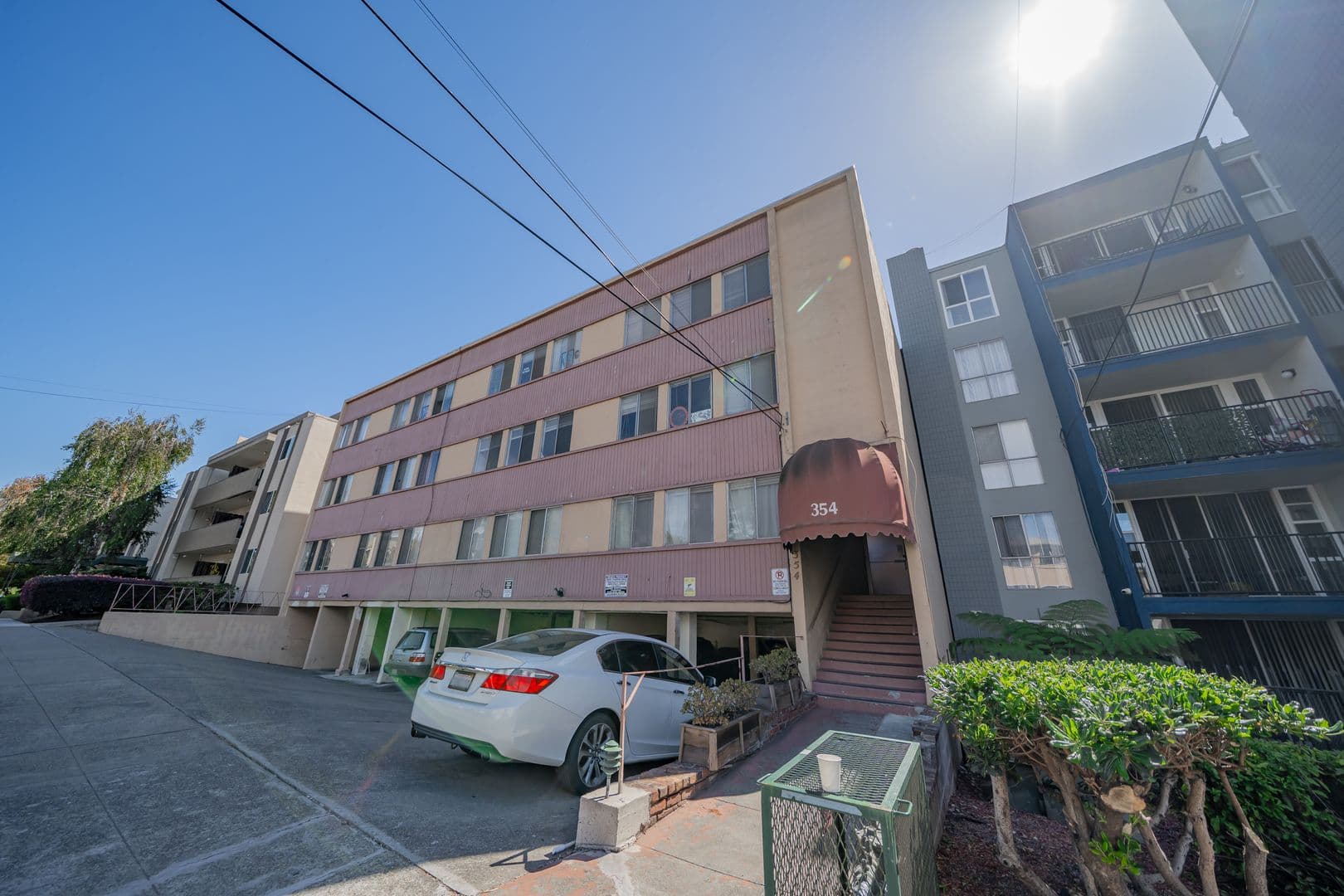 Oakland Apartment: 354 Vernon Street