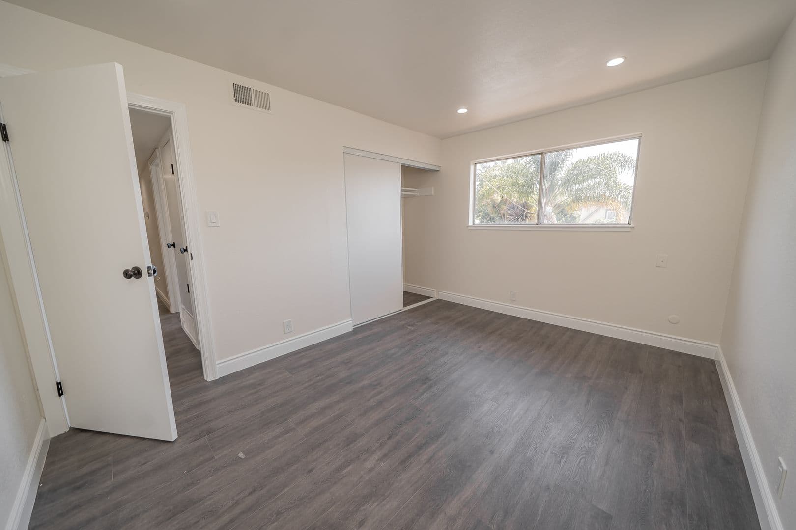 Oakland Apartment: 3222 Delaware Street
