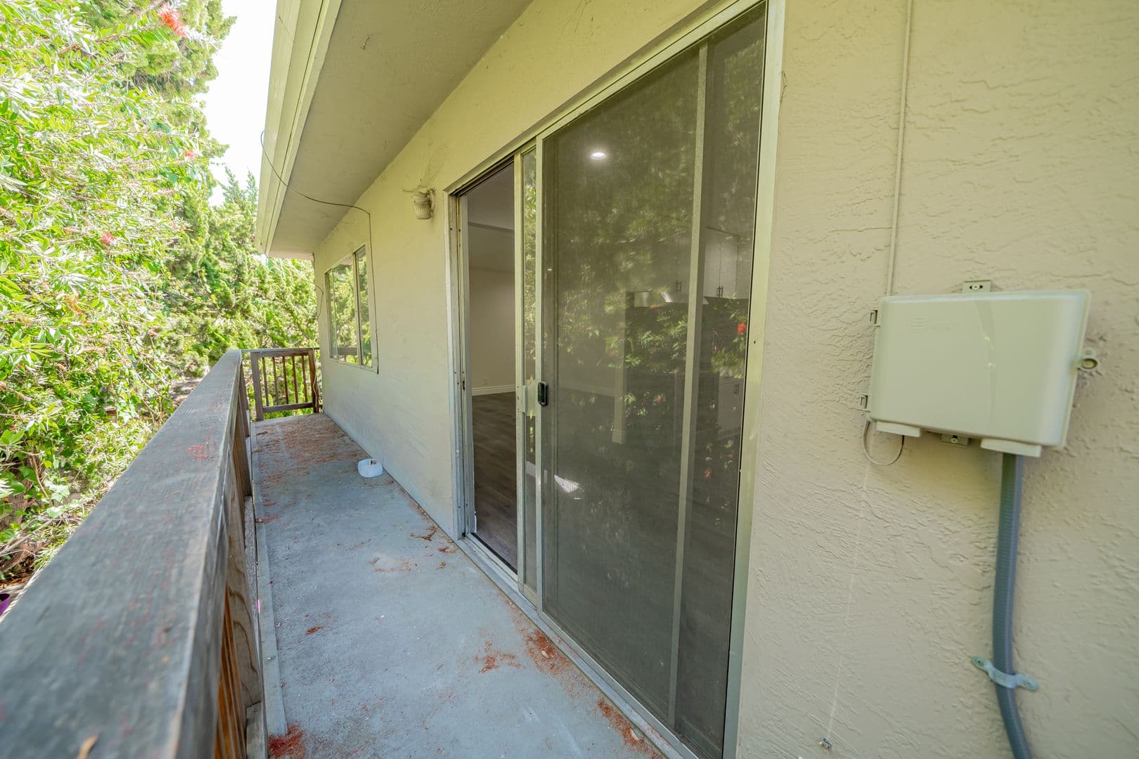 Oakland Apartment: 3222 Delaware Street