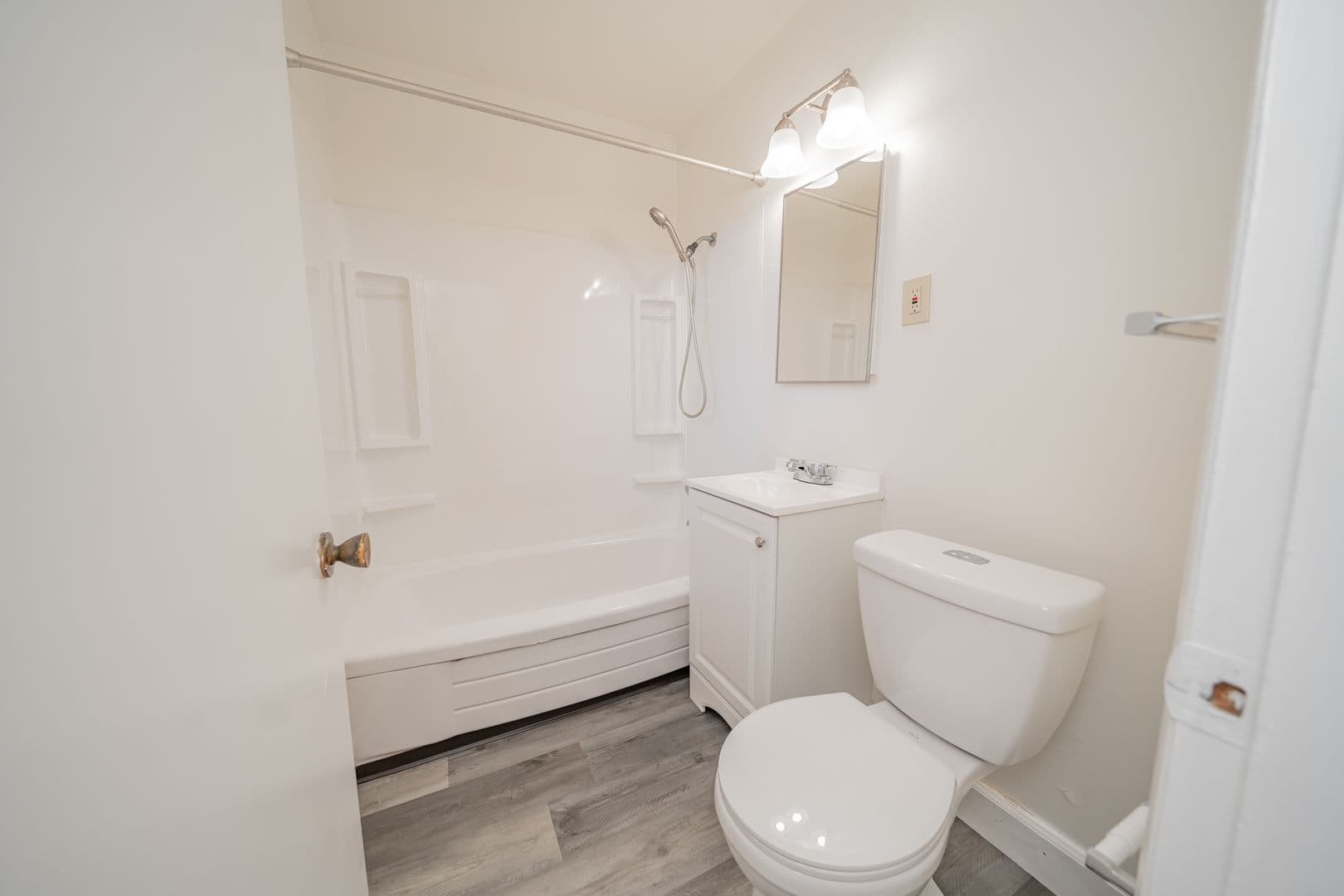 Oakland Apartment: 354 Vernon Street