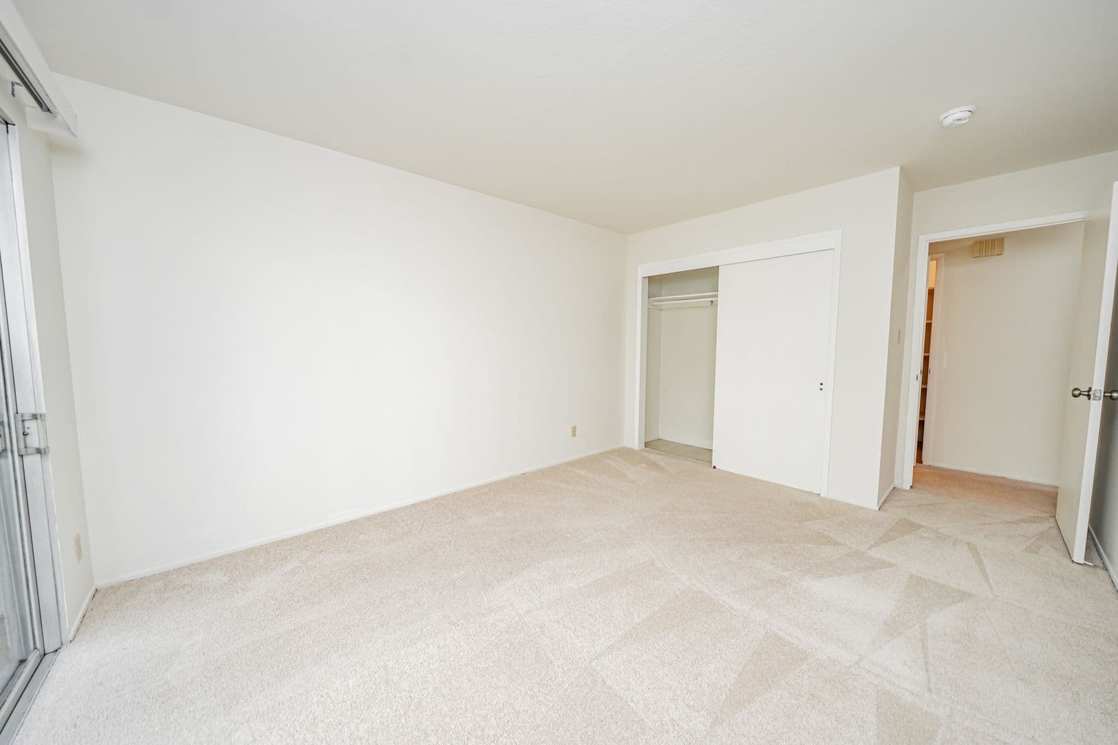 Oakland Apartment: 36 Moss Avenue
