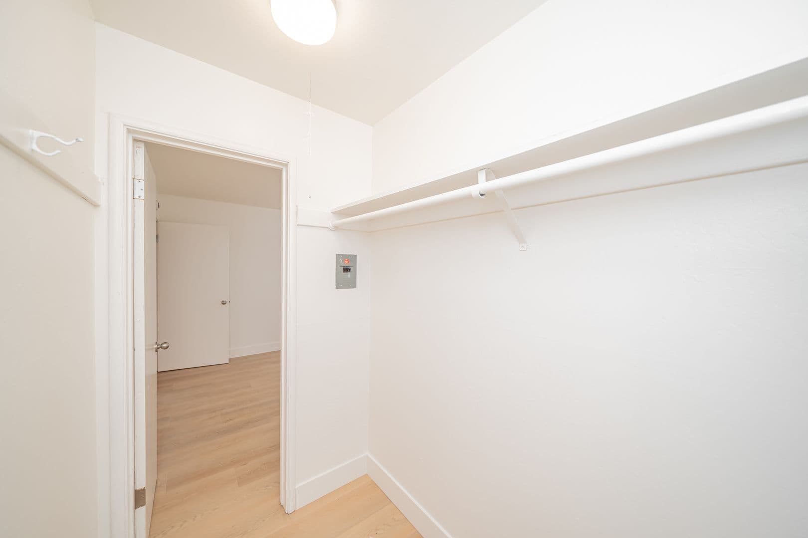 Oakland Apartment: 3084 Richmond Blvd