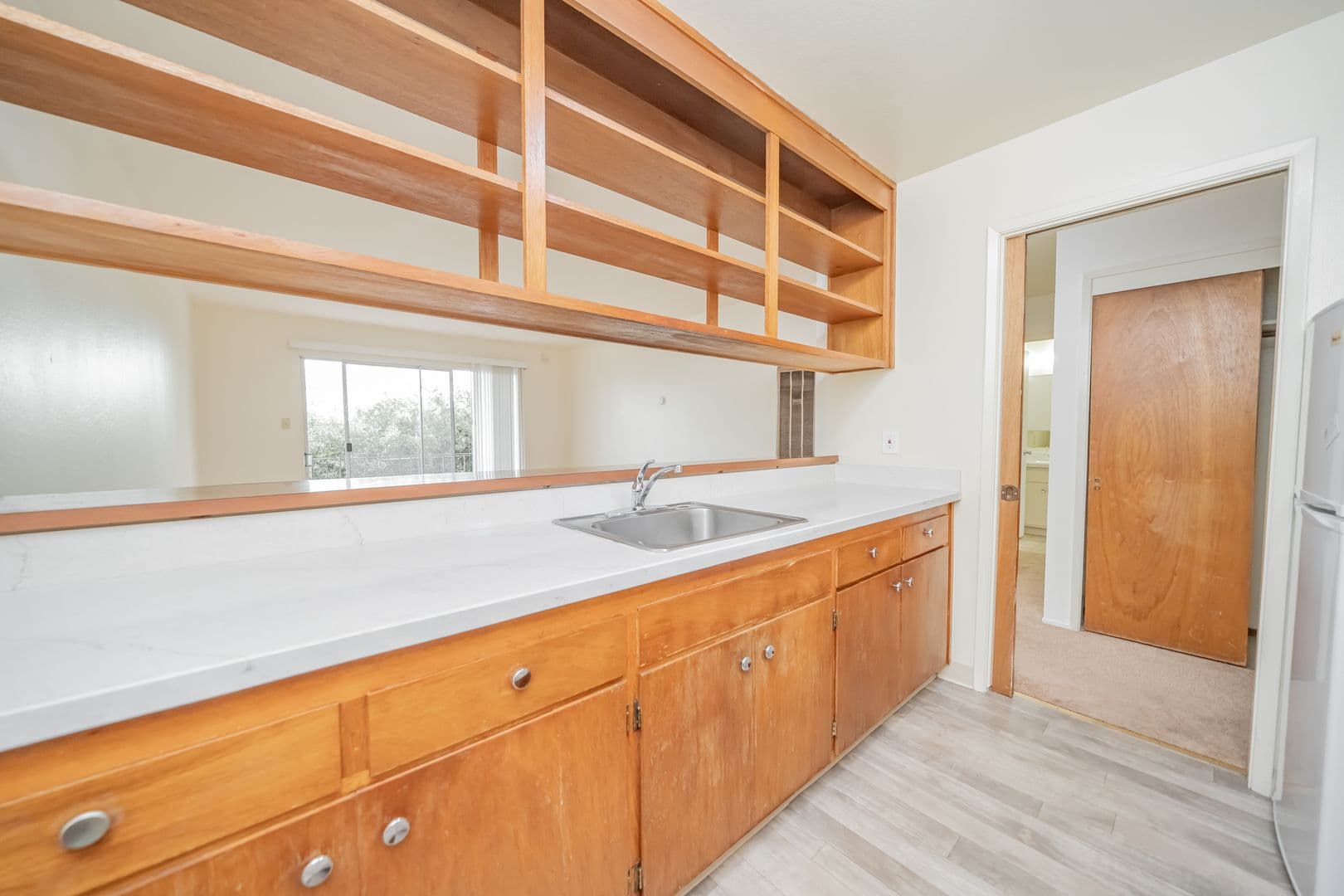 Oakland Apartment: 36 Moss Avenue
