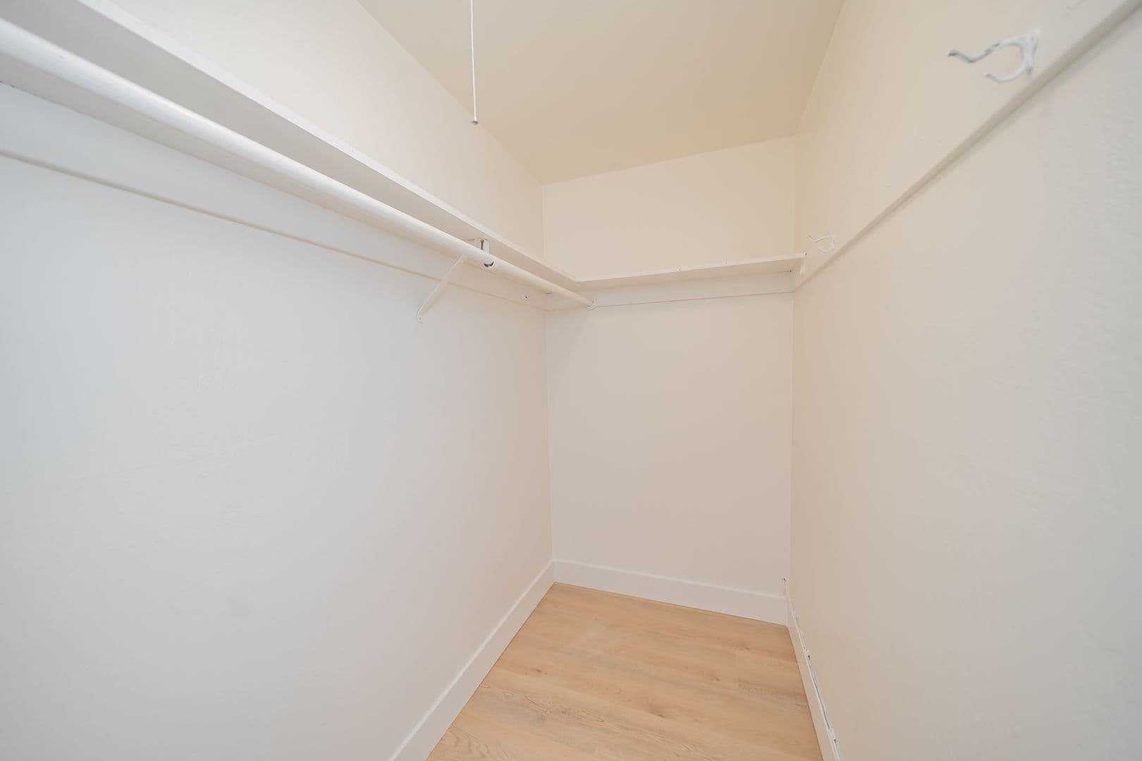 Oakland Apartment: 3084 Richmond Blvd