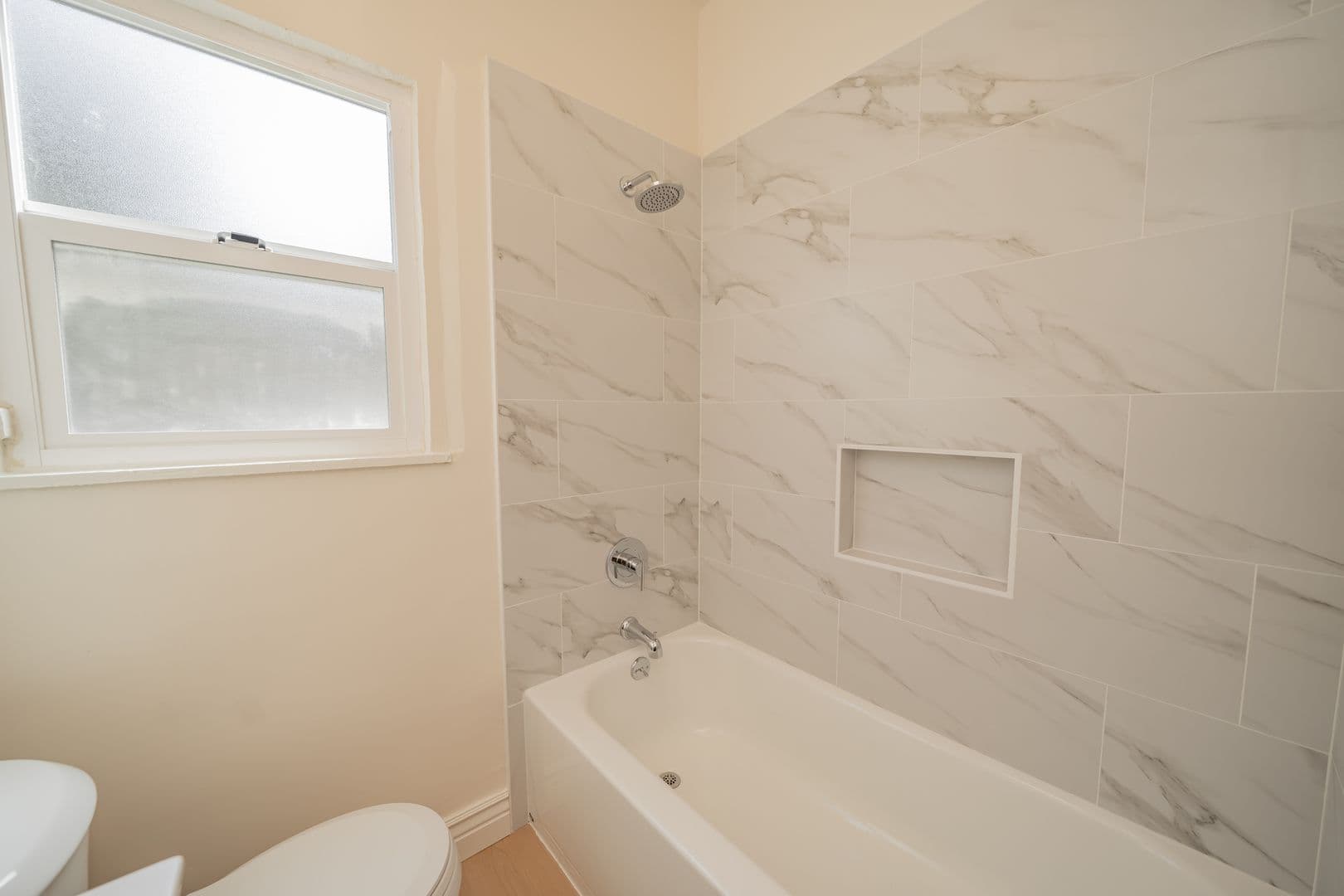 Oakland Apartment: 2867 MacArthur Blvd