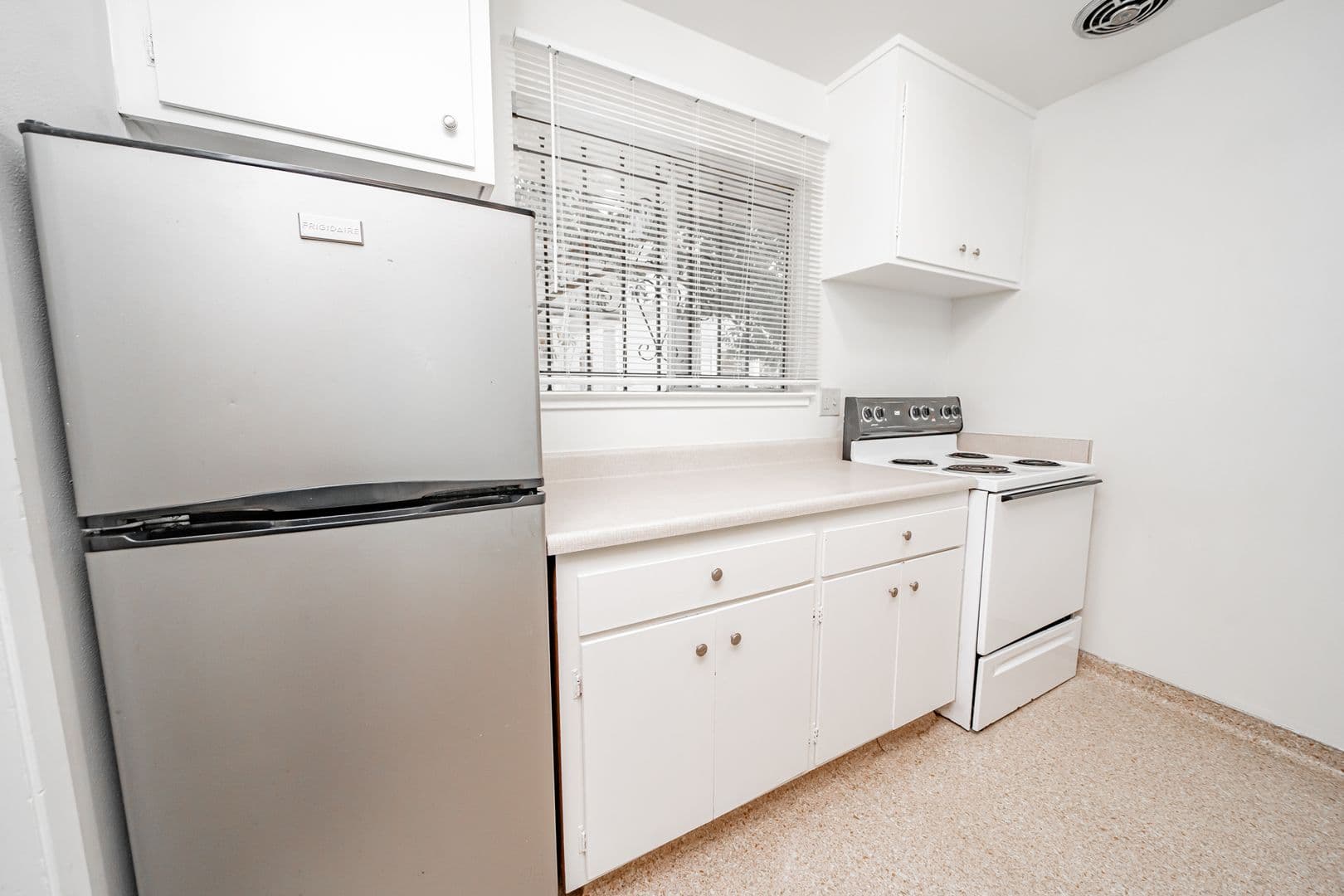 Oakland Apartment: 36 Moss Avenue