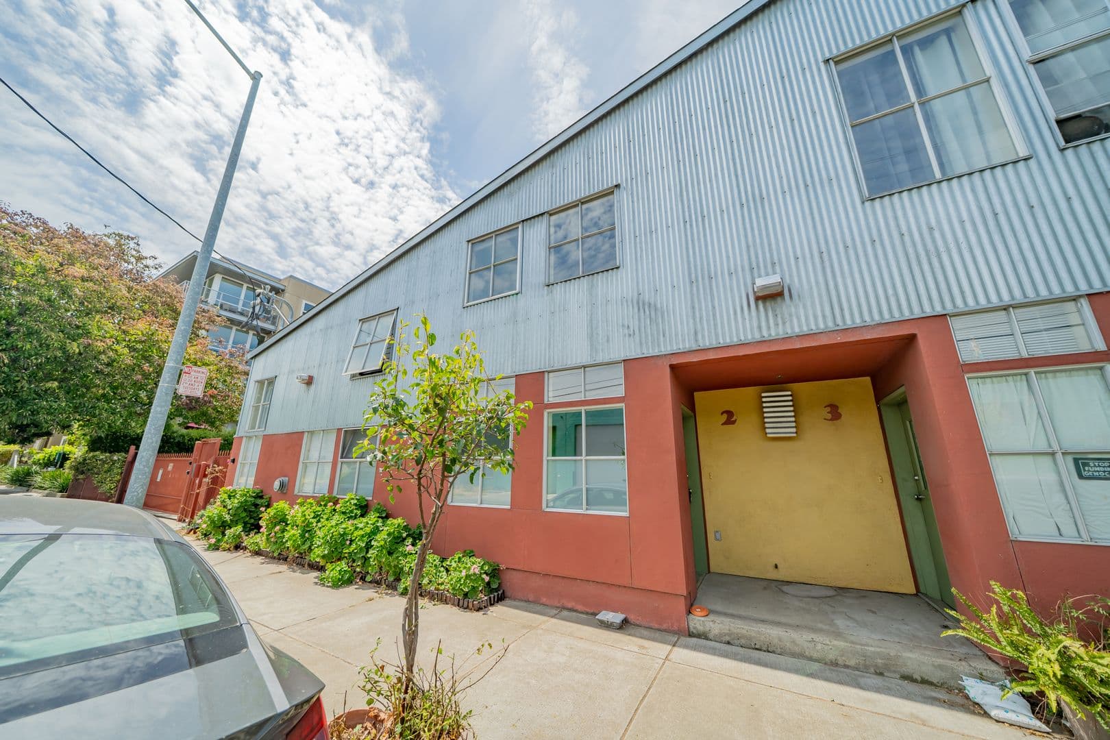 Oakland Apartment: 400 Derby Avenue