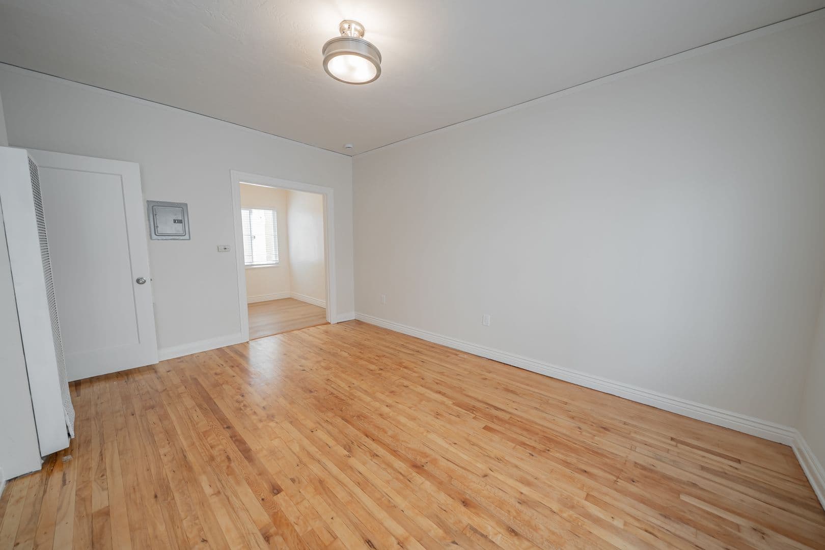 Oakland Apartment: 2867 MacArthur Blvd