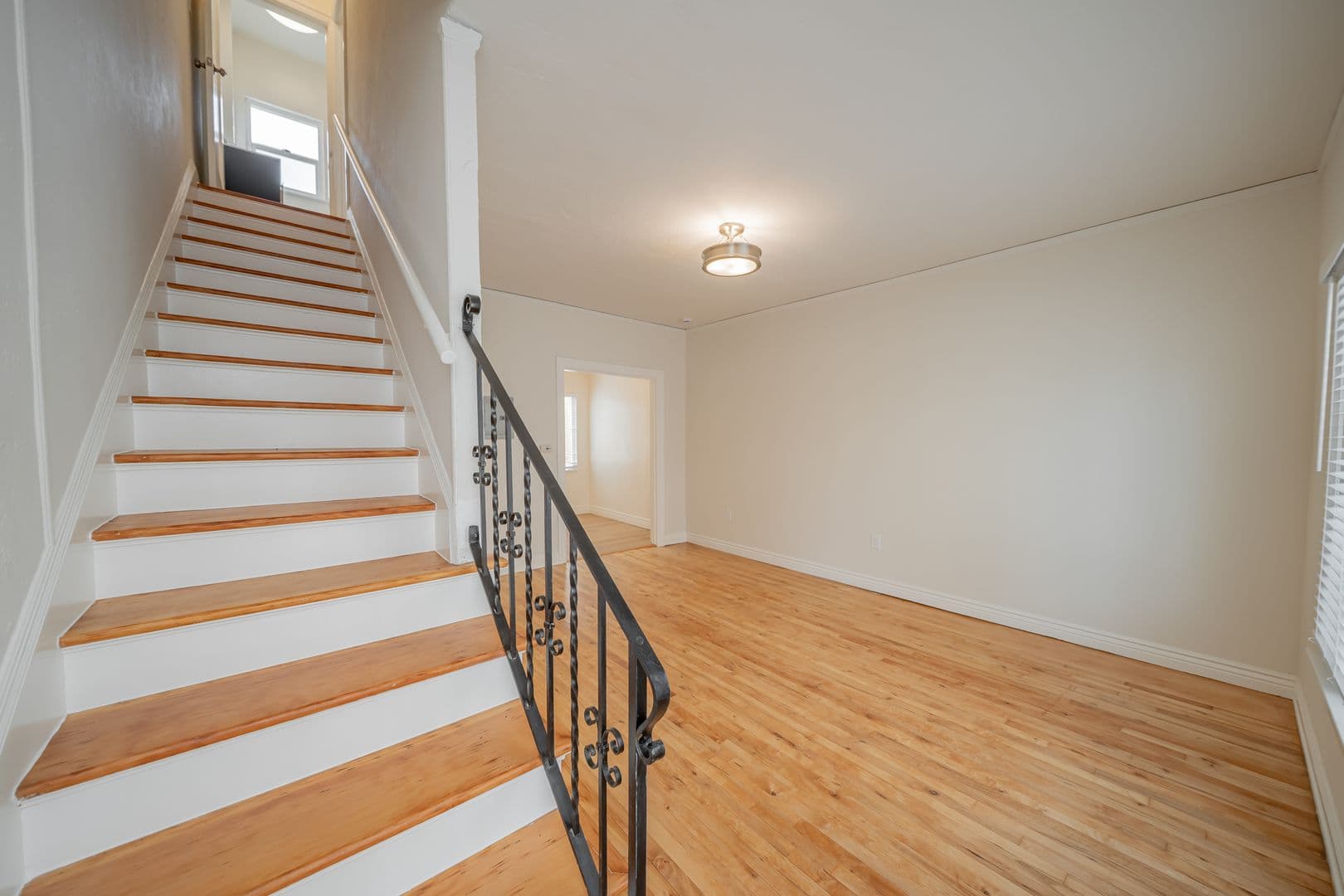 Oakland Apartment: 2867 MacArthur Blvd