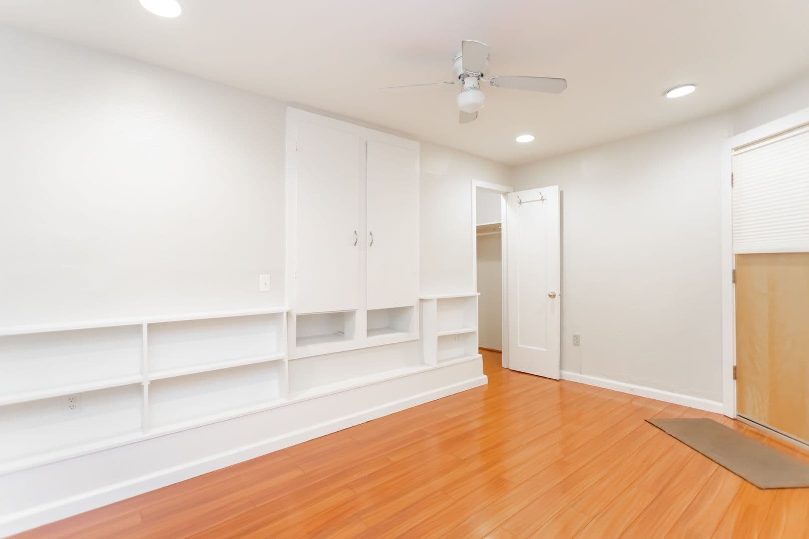 Oakland Apartment: 8 Yosemite Avenue