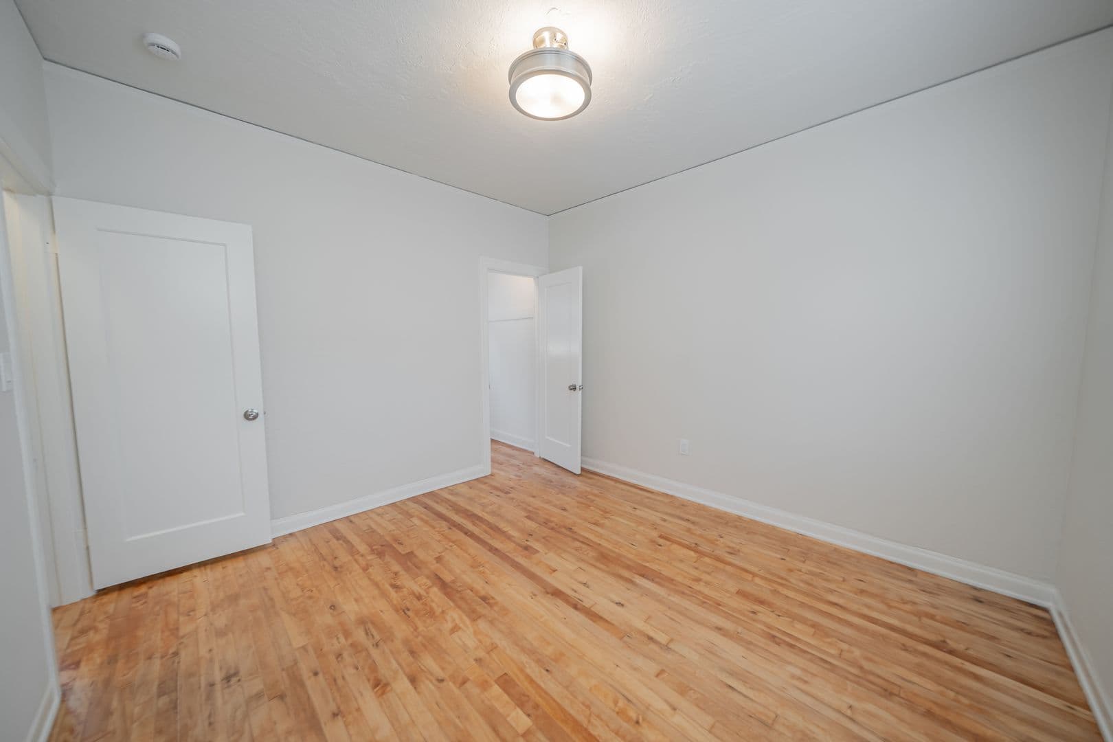 Oakland Apartment: 2867 MacArthur Blvd