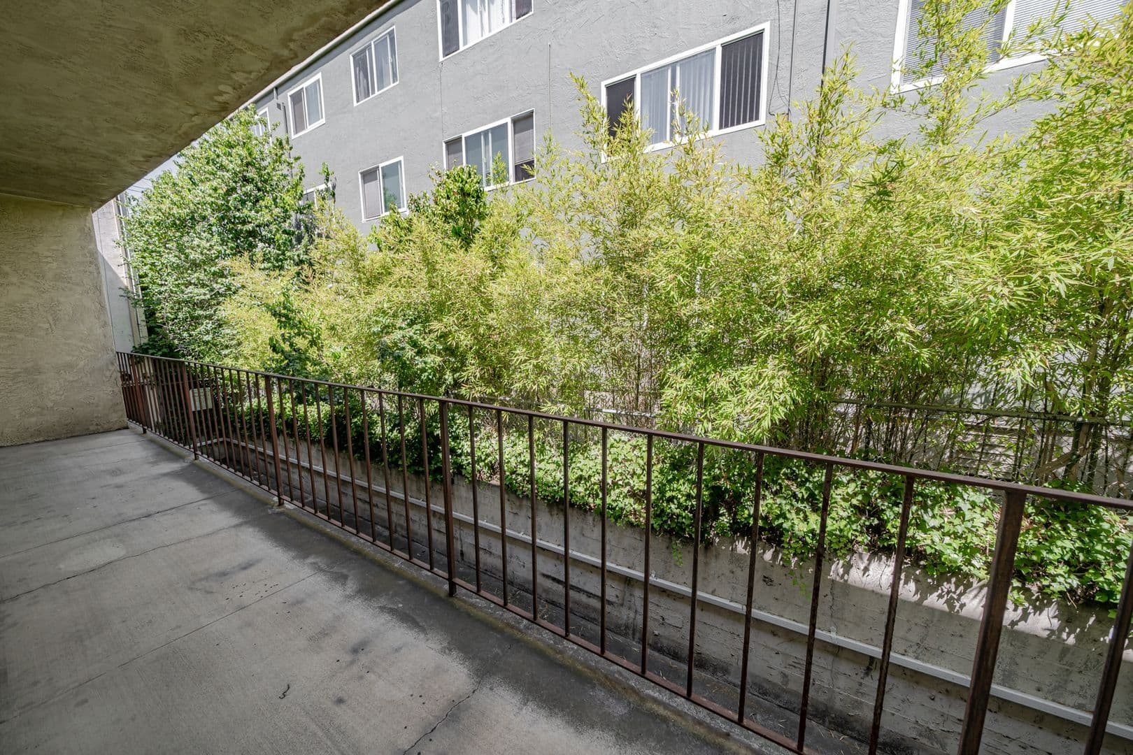 Oakland Apartment: 36 Moss Avenue