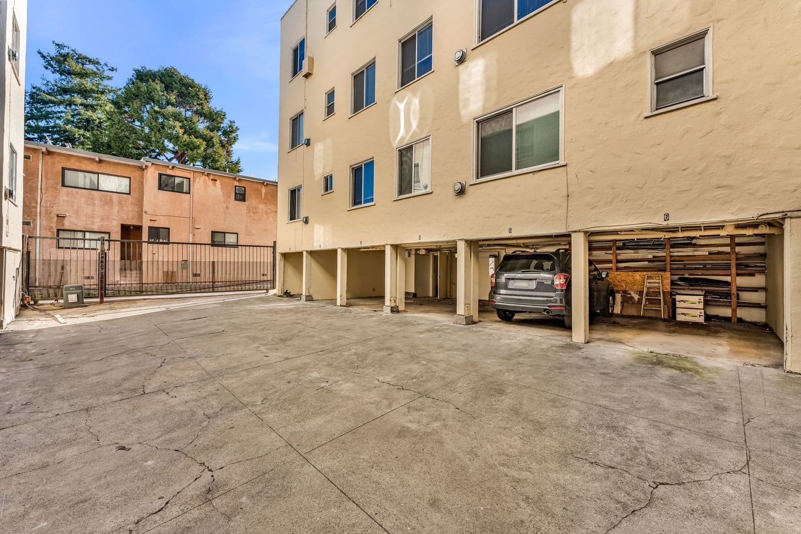 Berkeley Apartment: 2091 California Street