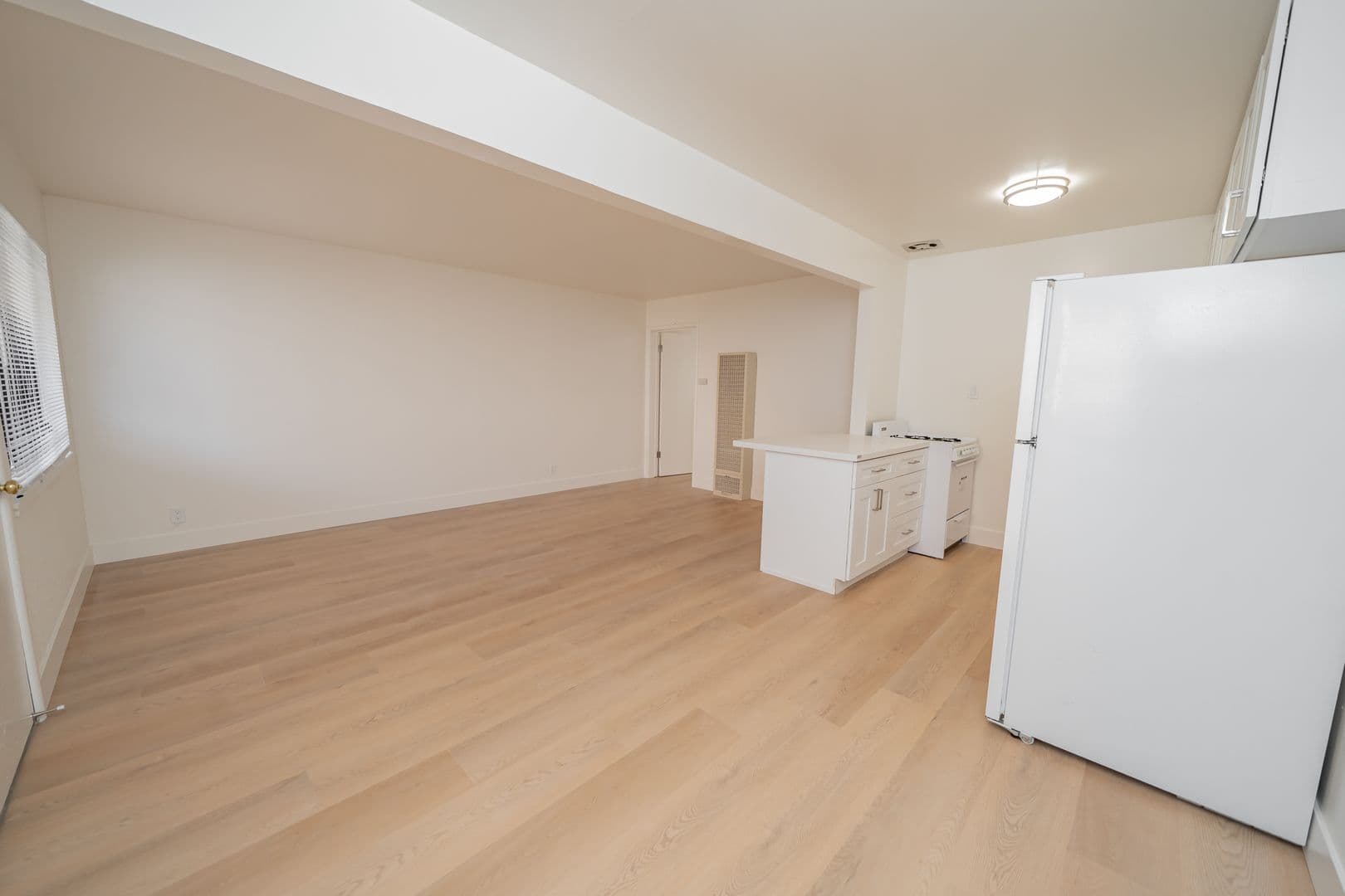 Oakland Apartment: 3084 Richmond Blvd