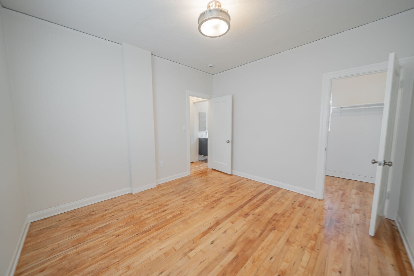 Oakland Apartment: 2867 MacArthur Blvd